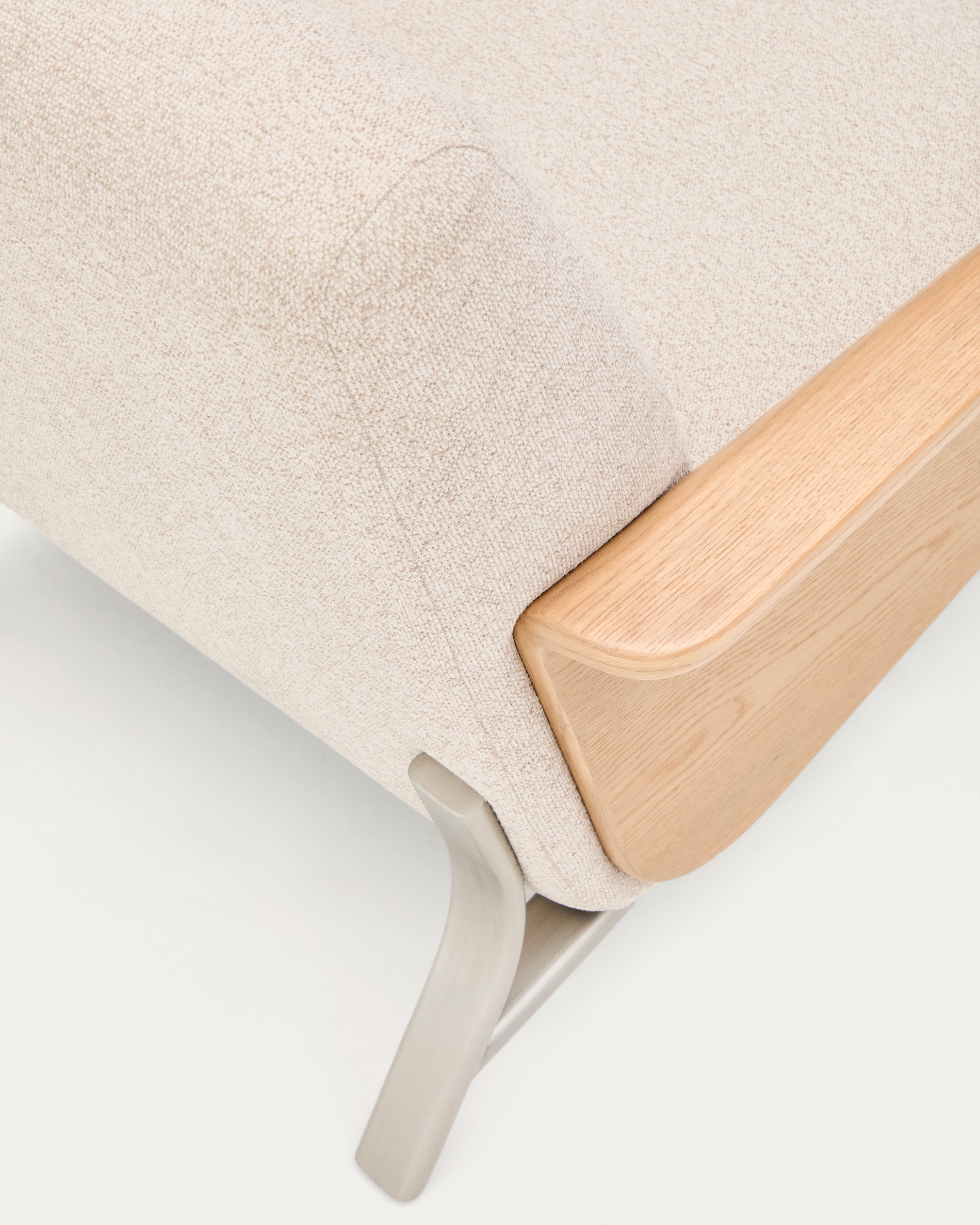 Amsen beige armchair in oak plywood with legs in brushed stainless steel - Detail