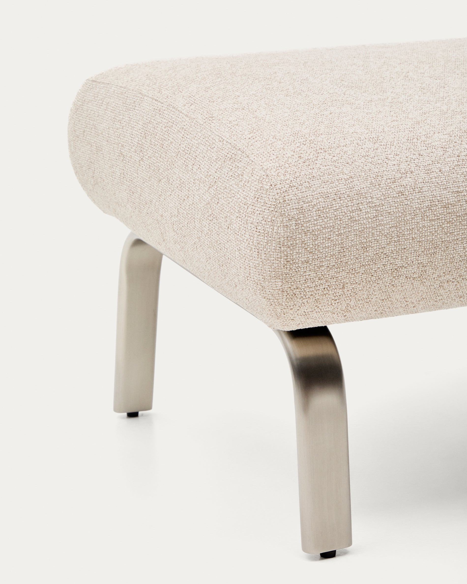 Amsen beige footrest with brushed stainless steel legs 68 x 55 cm - Detail