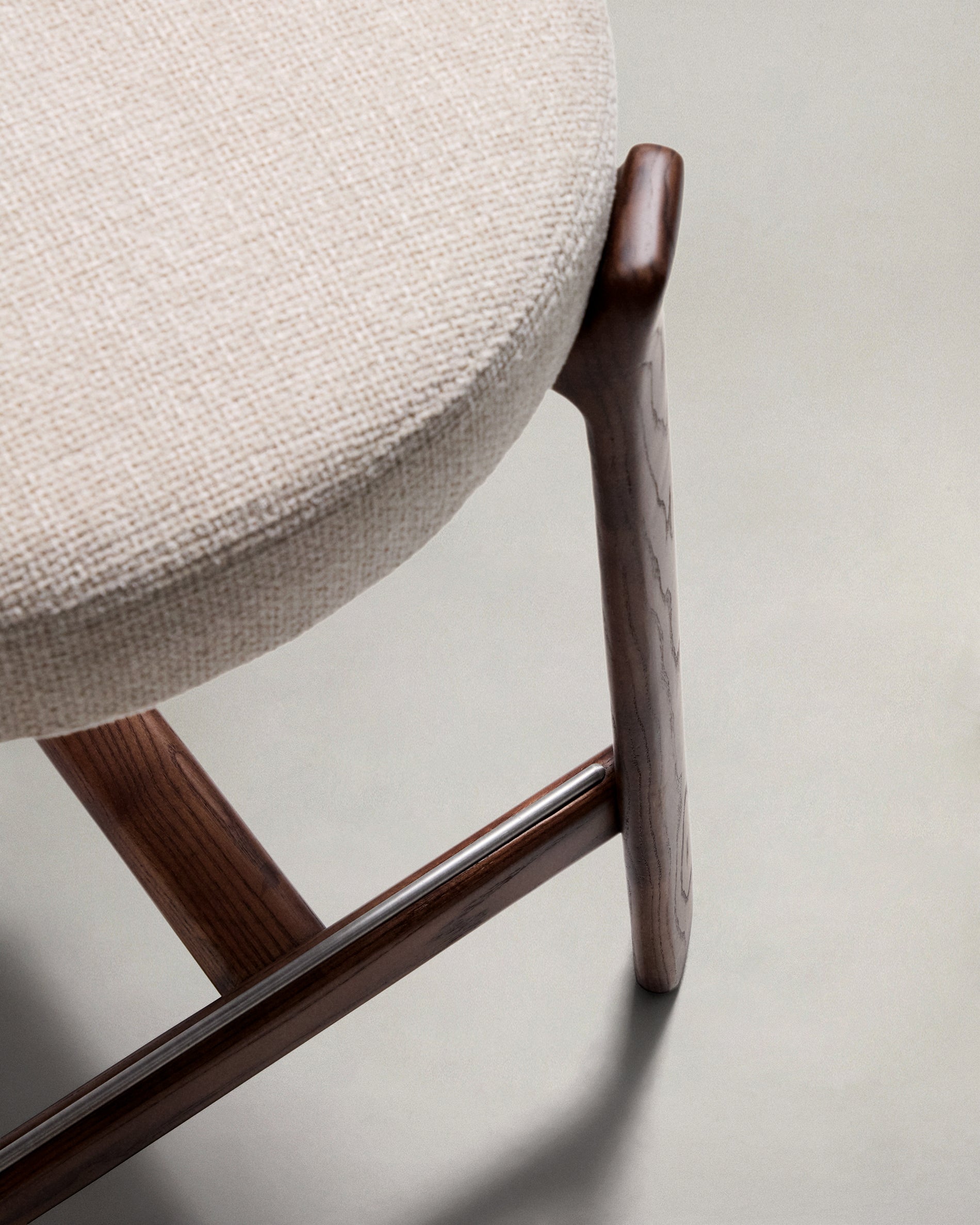 Granite stool in beige chenille and solid ash wood with walnut-coloured finish FSC 100% 65cm - Detail
