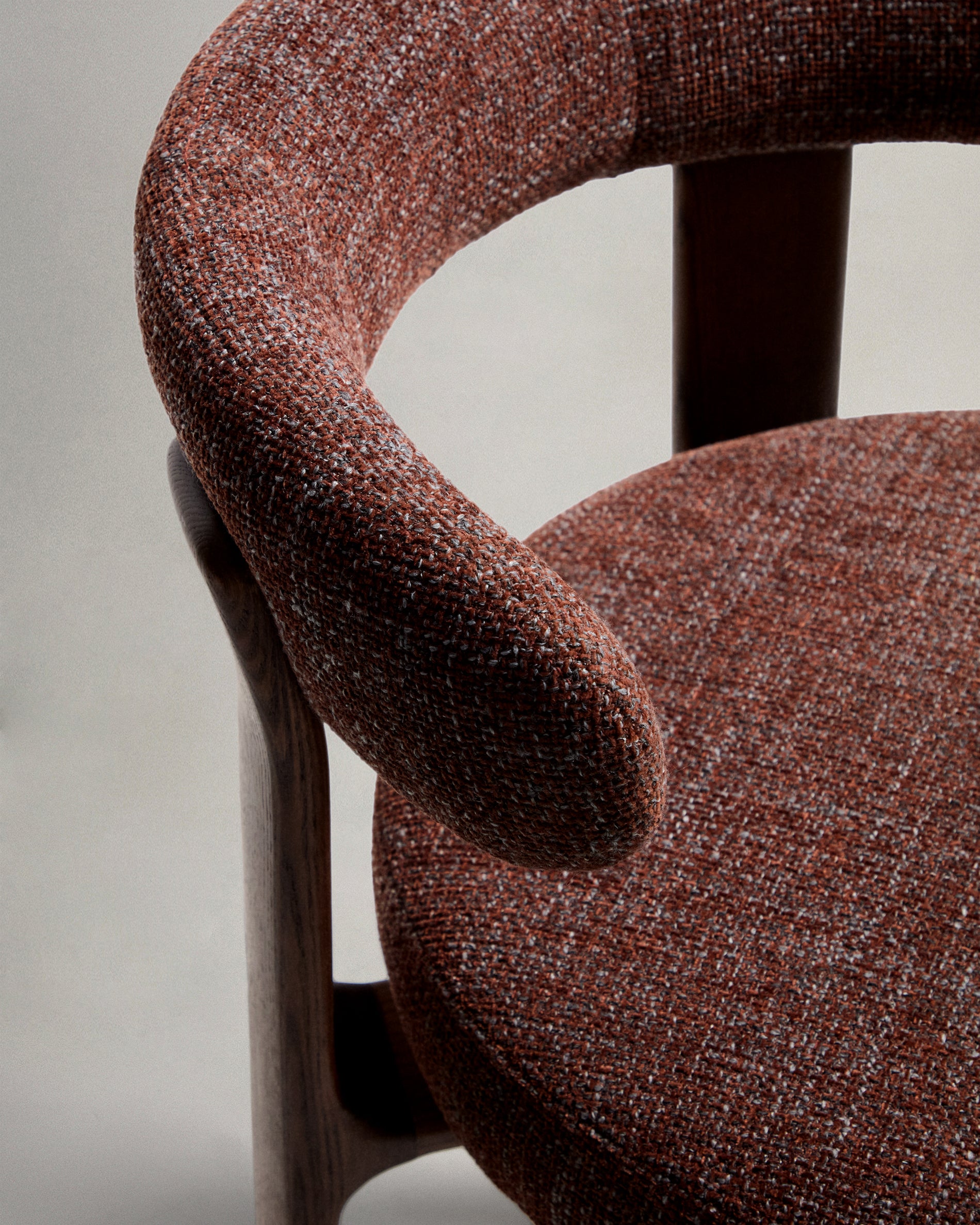Granite stool in brown chenille and solid ash wood with walnut-coloured finish FSC 100% 75cm - Detail