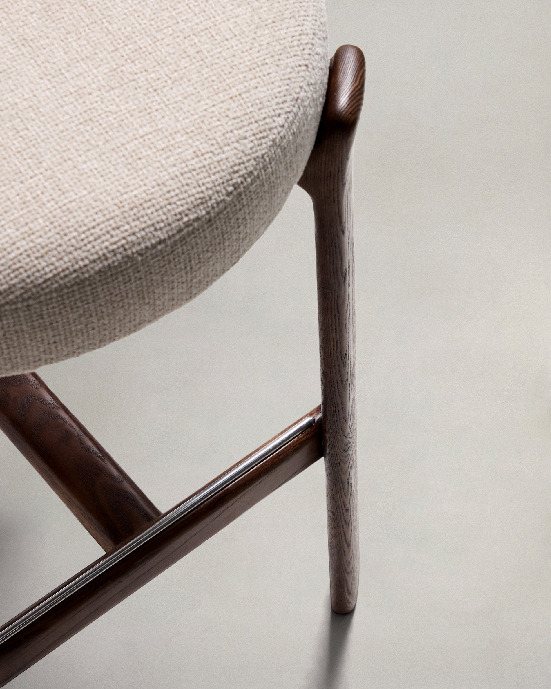Granite stool in beige chenille and solid ash wood with walnut-coloured finish FSC 100% 75cm - Detail