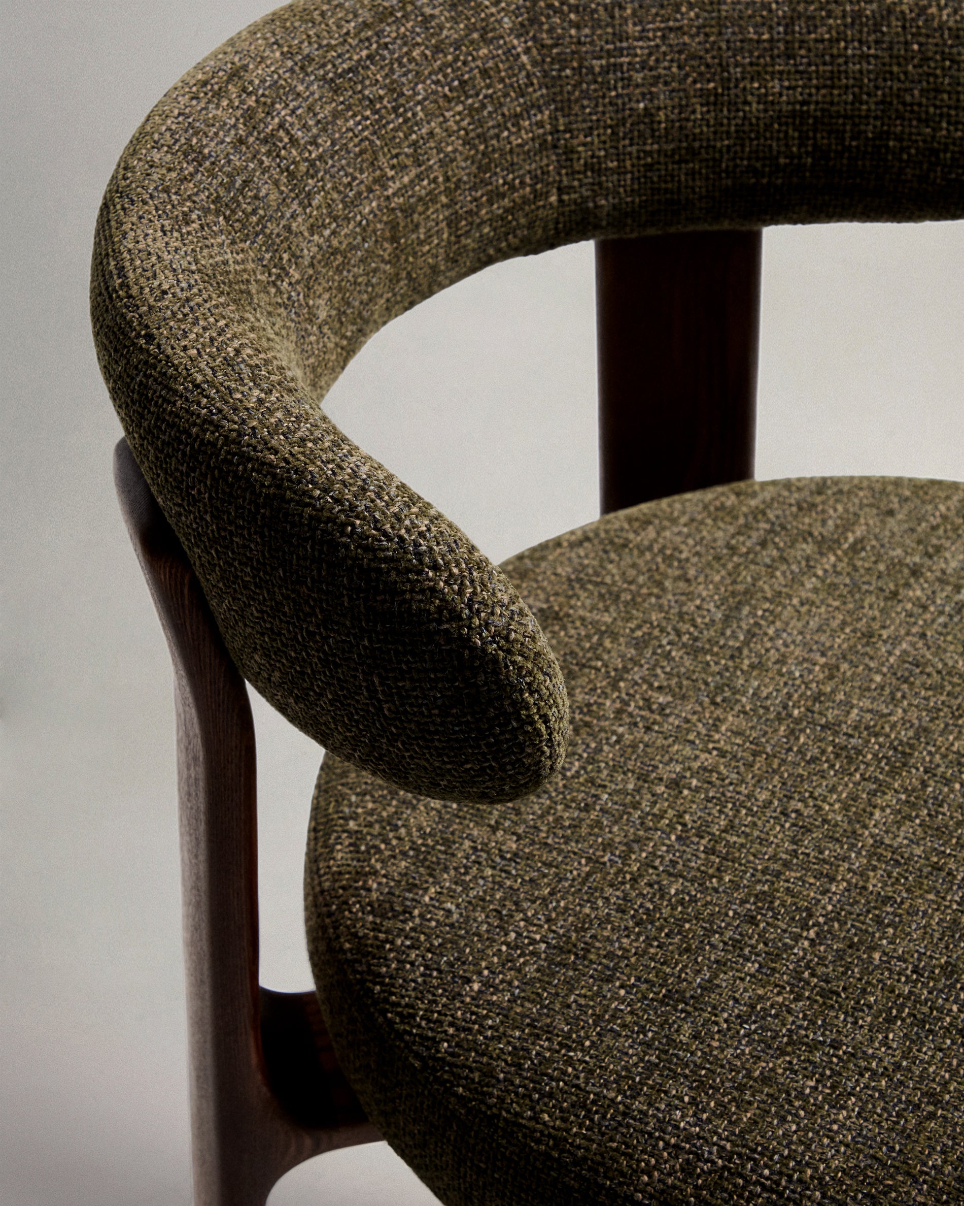 Granite stool in green chenille and solid ash wood with walnut-coloured finish FSC 100% 75cm - Detail