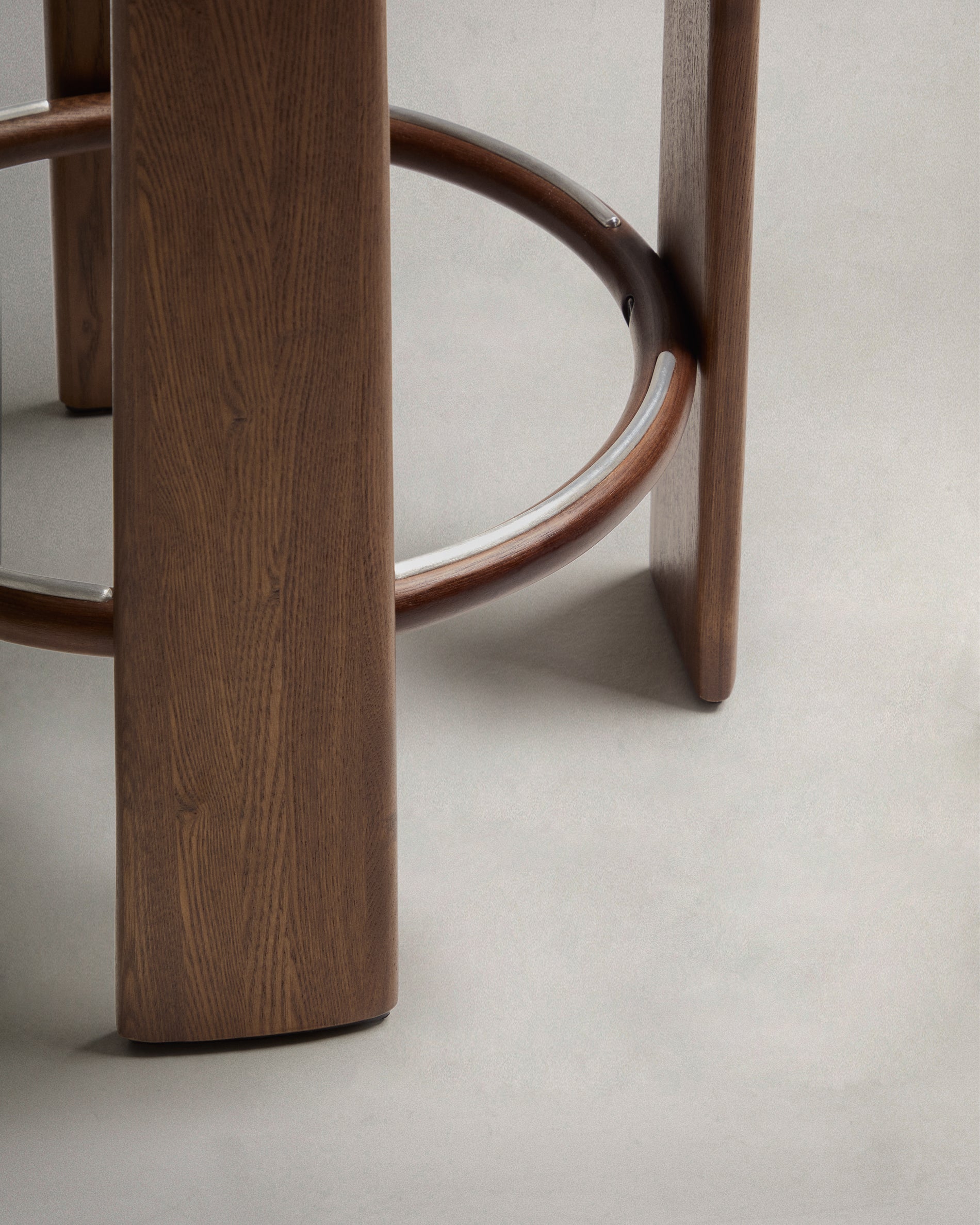 Granite stool in beige chenille and solid ash wood with walnut-coloured finish FSC 100% 65cm - Detail