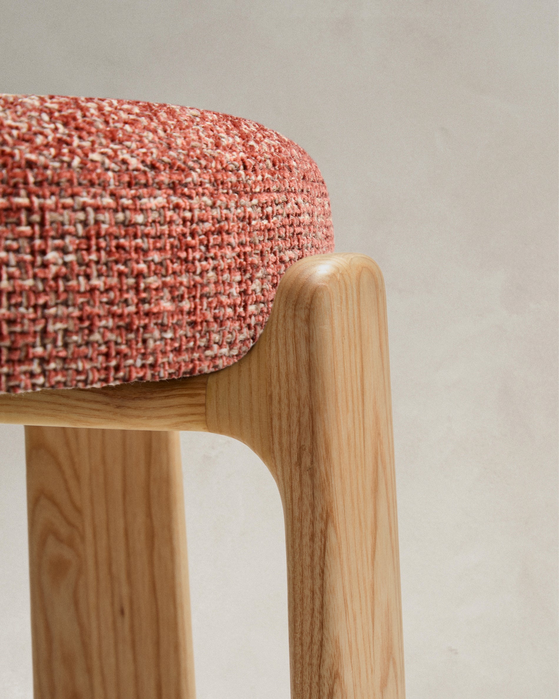 Granite stool in terracotta chenille and solid ash wood with a natural tone finish FSC 100% 65cm - Detail