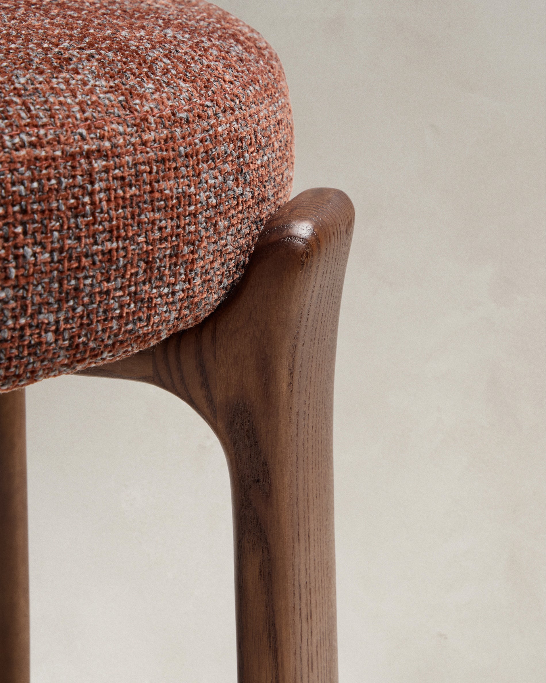 Granite fire-retardant stool in brown chenille and solid ash wood with walnut-coloured finish FSC 100% 75cm - Detail