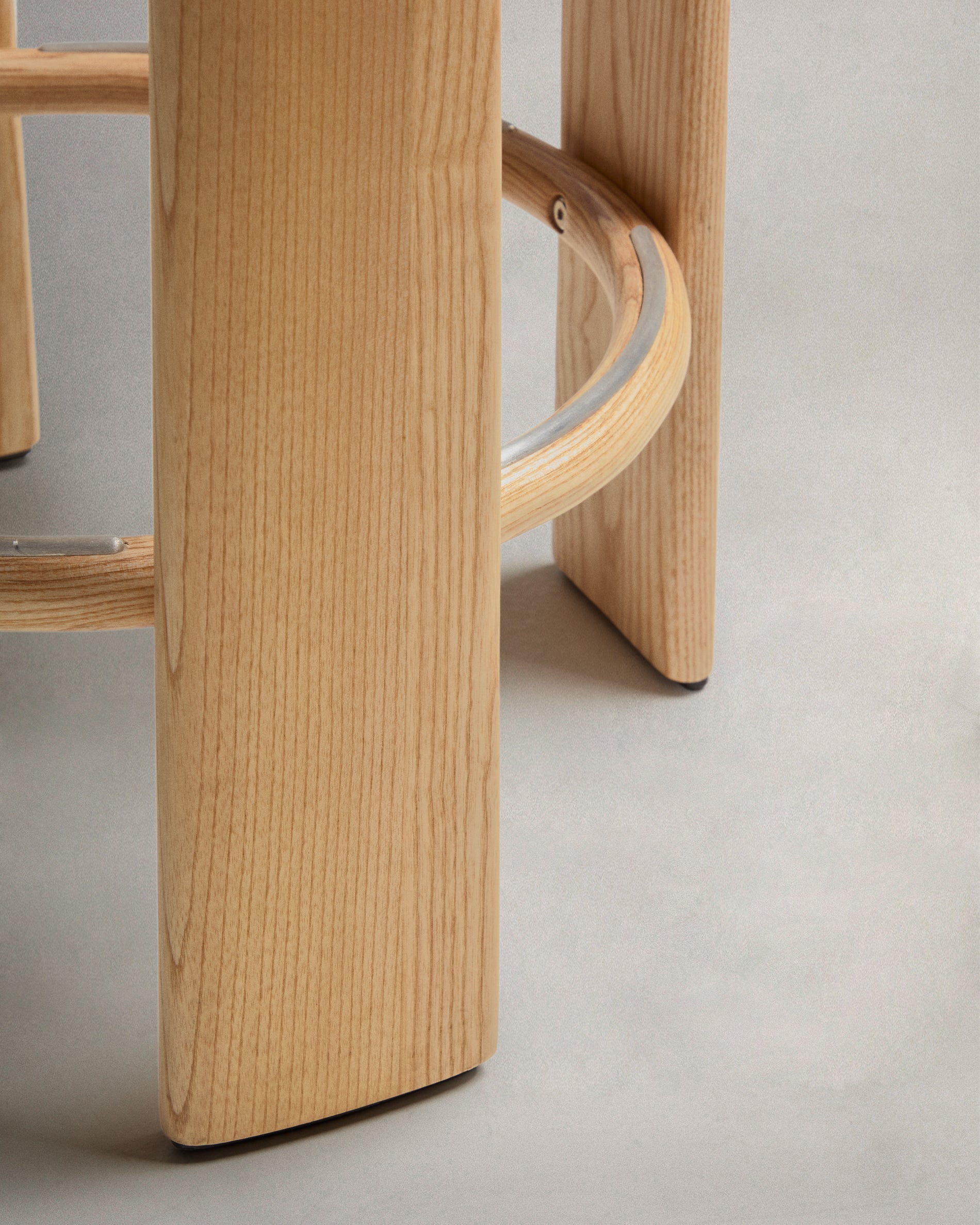 Granite stool made of beige chenille and solid ash wood with natural tone finish FSC 100% 75cm - Detail