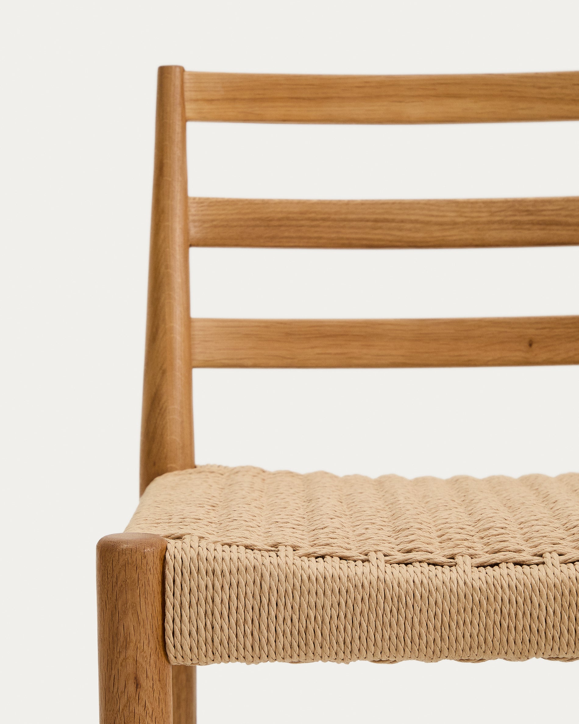 Analy stool backrest solid oak wood natural-tone finish and rope seat 65 cm FSC 100%. - Detail