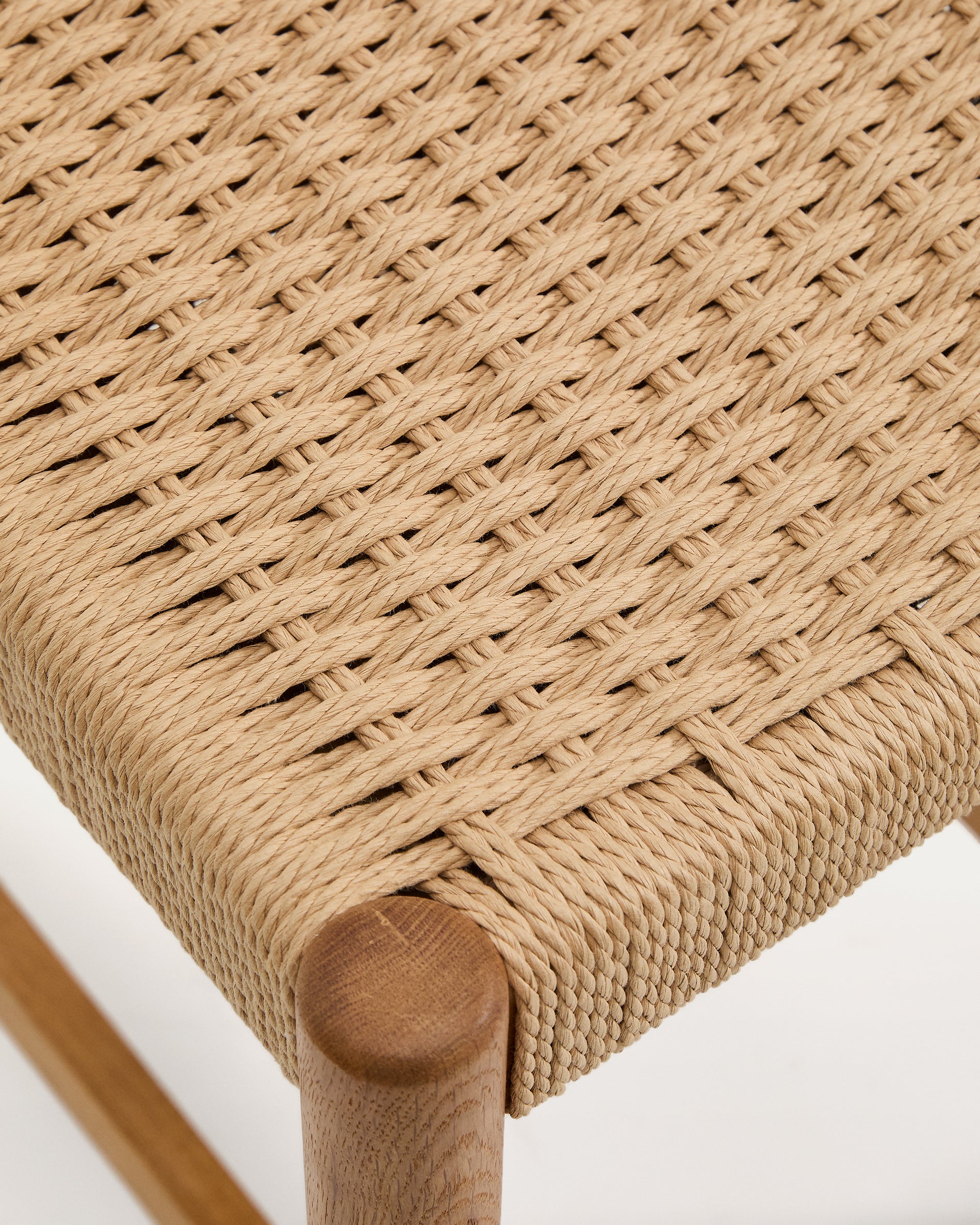 Analy stool backrest solid oak wood natural-tone finish and rope seat 65 cm FSC 100%. - Detail