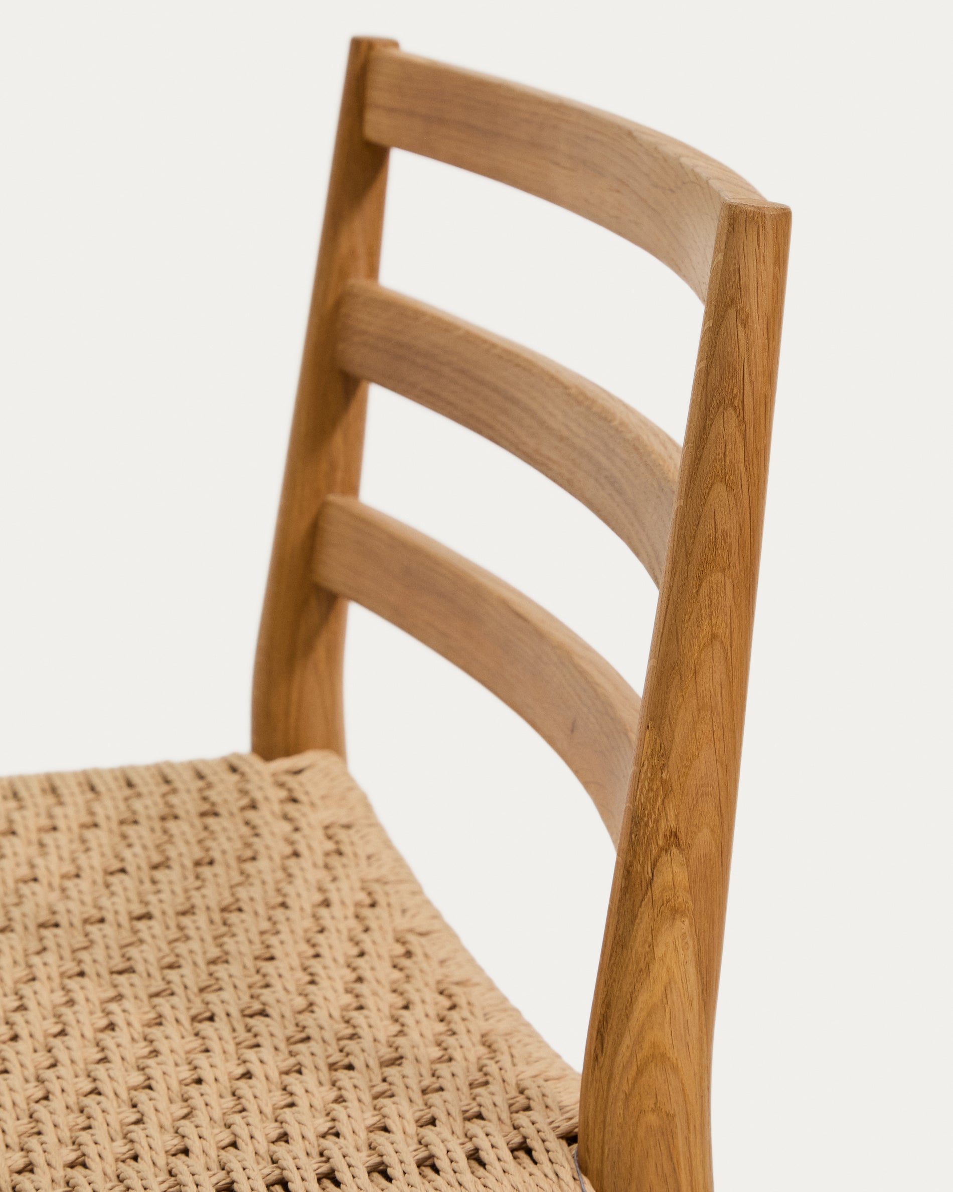 Analy stool backrest solid oak wood natural-tone finish and rope seat 65 cm FSC 100%. - Detail