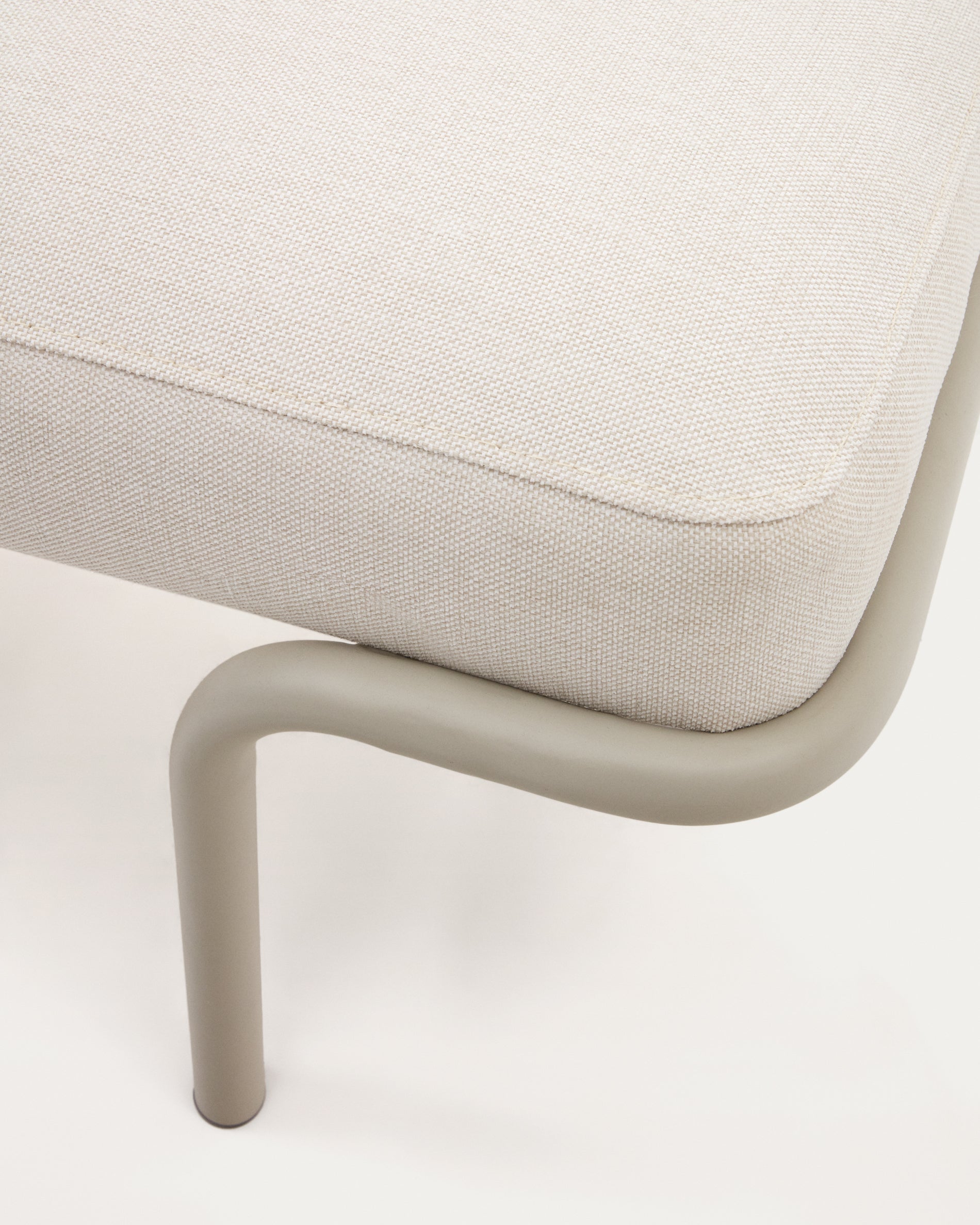 Compo bench in beige chenille and beige metal structure, 130 cm - Detail