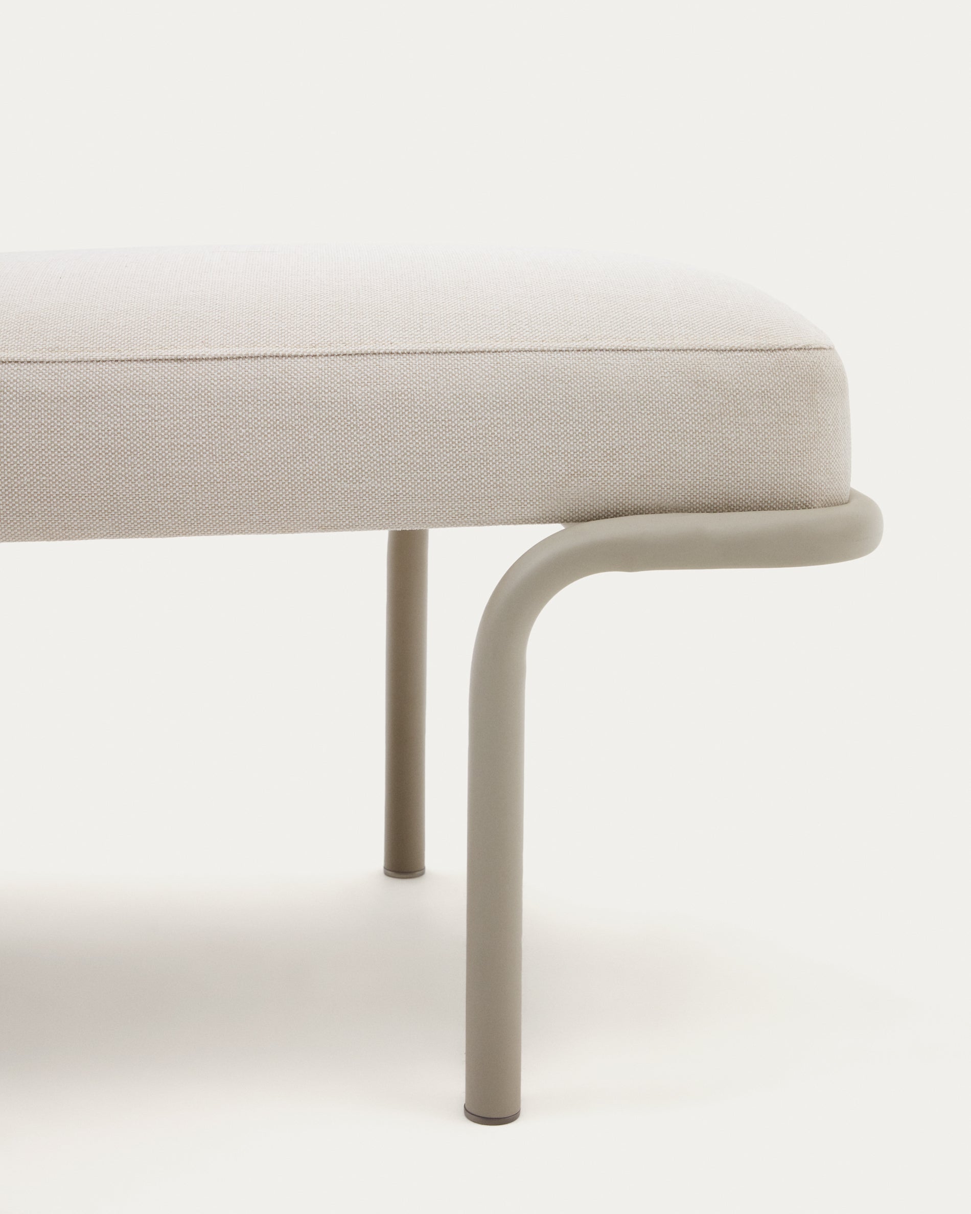 Compo bench in beige chenille and beige metal structure, 130 cm - Detail