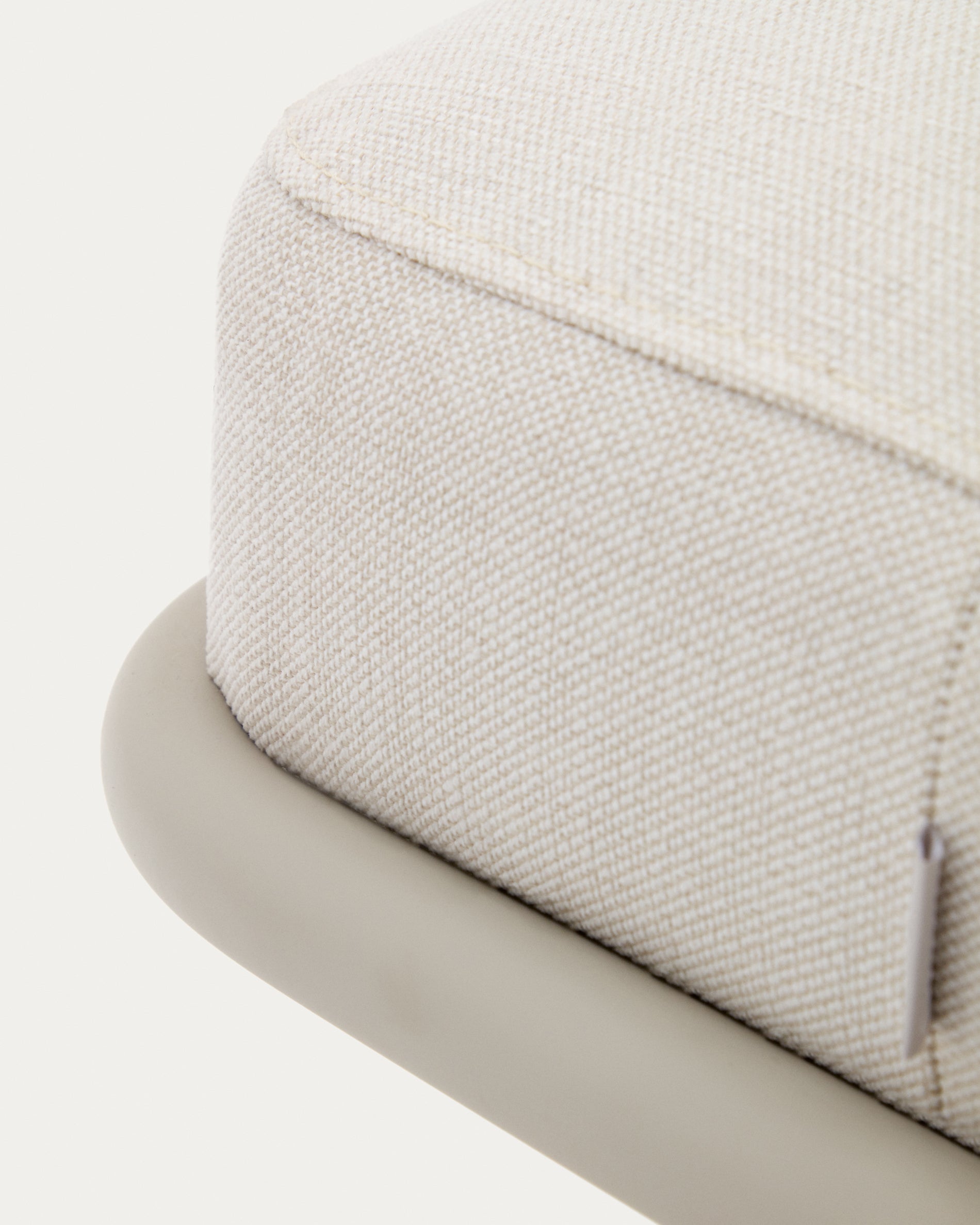 Compo bench in beige chenille and beige metal structure, 130 cm - Detail