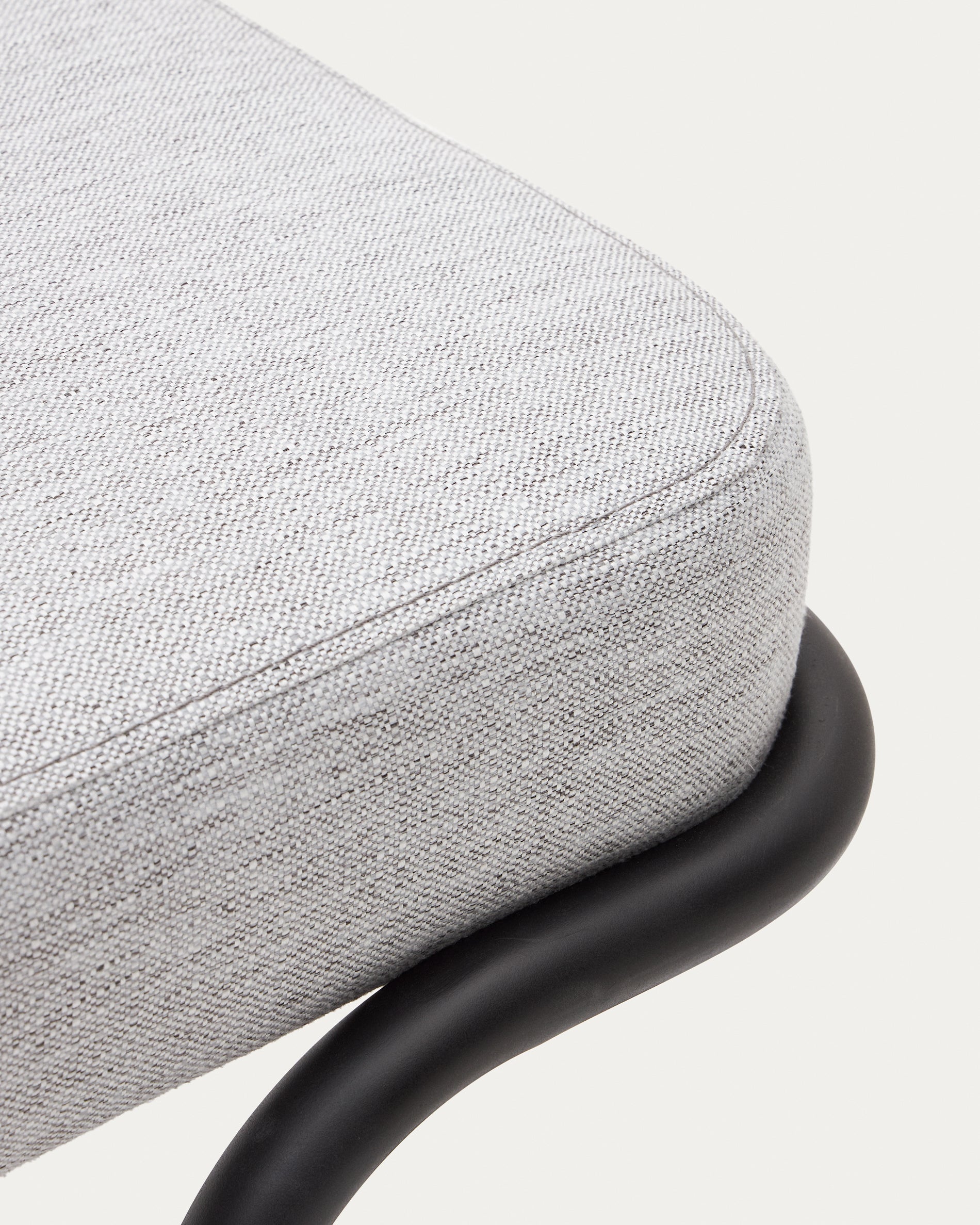 Compo bench in grey and black metal structure, 130 cm - Detail