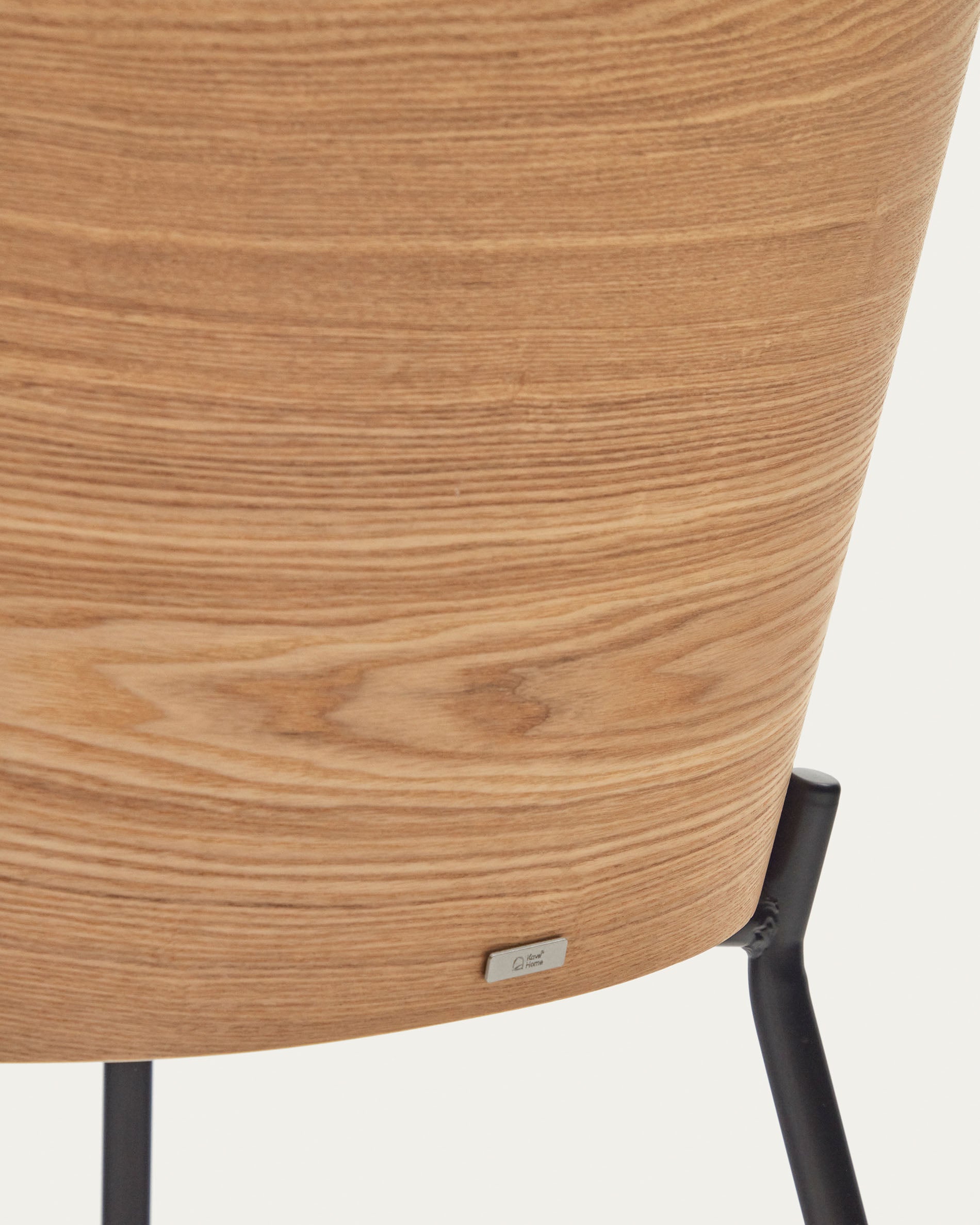 Eamy chair light grey chenille and ash wood veneer with a natural finish and black metal - Detail