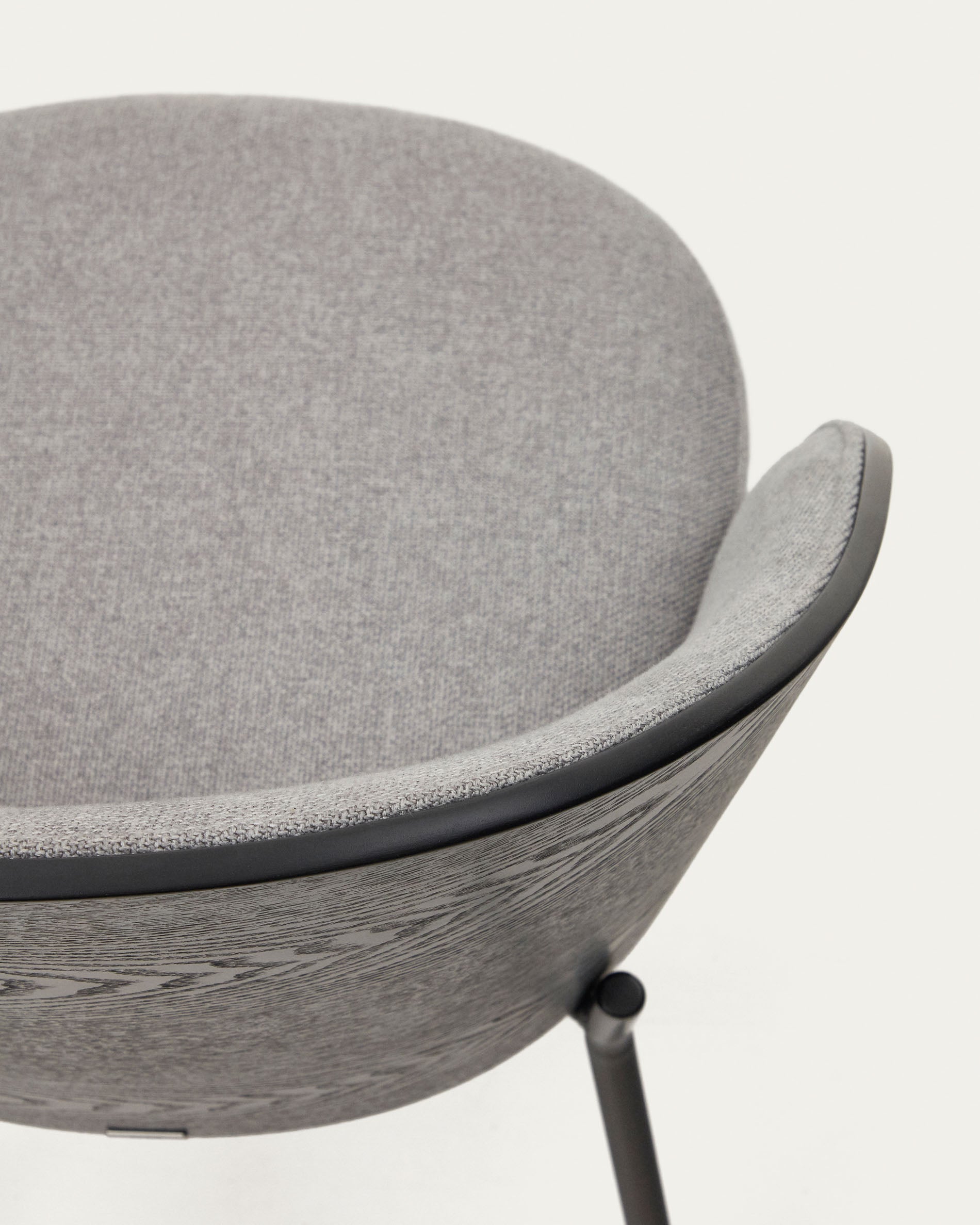 Eamy chair light grey chenilla and ash wood veneer with a black finish and black metal - Detail