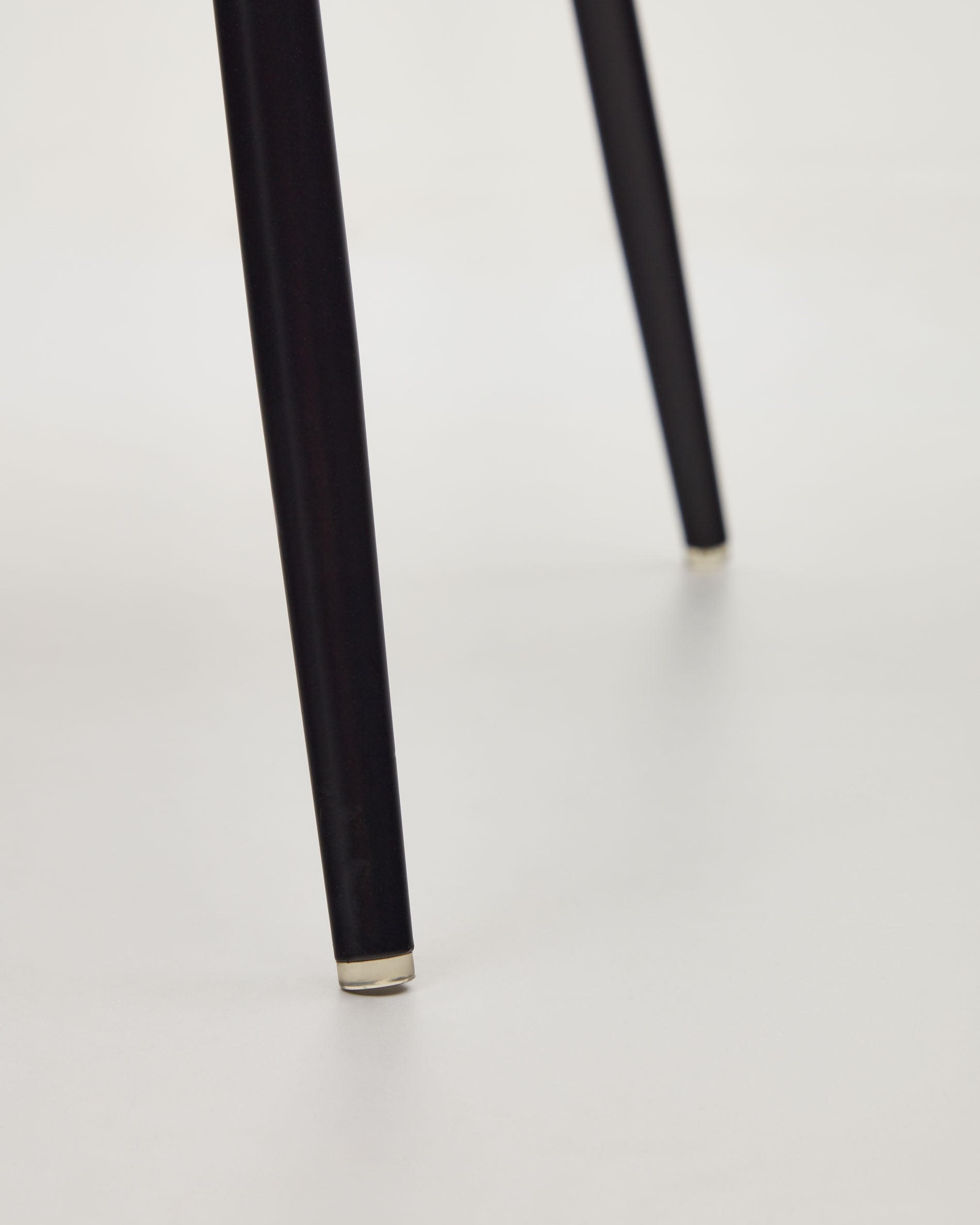 Yunia chair in green wide seam corduroy with steel legs in a painted black finish FR - Detail