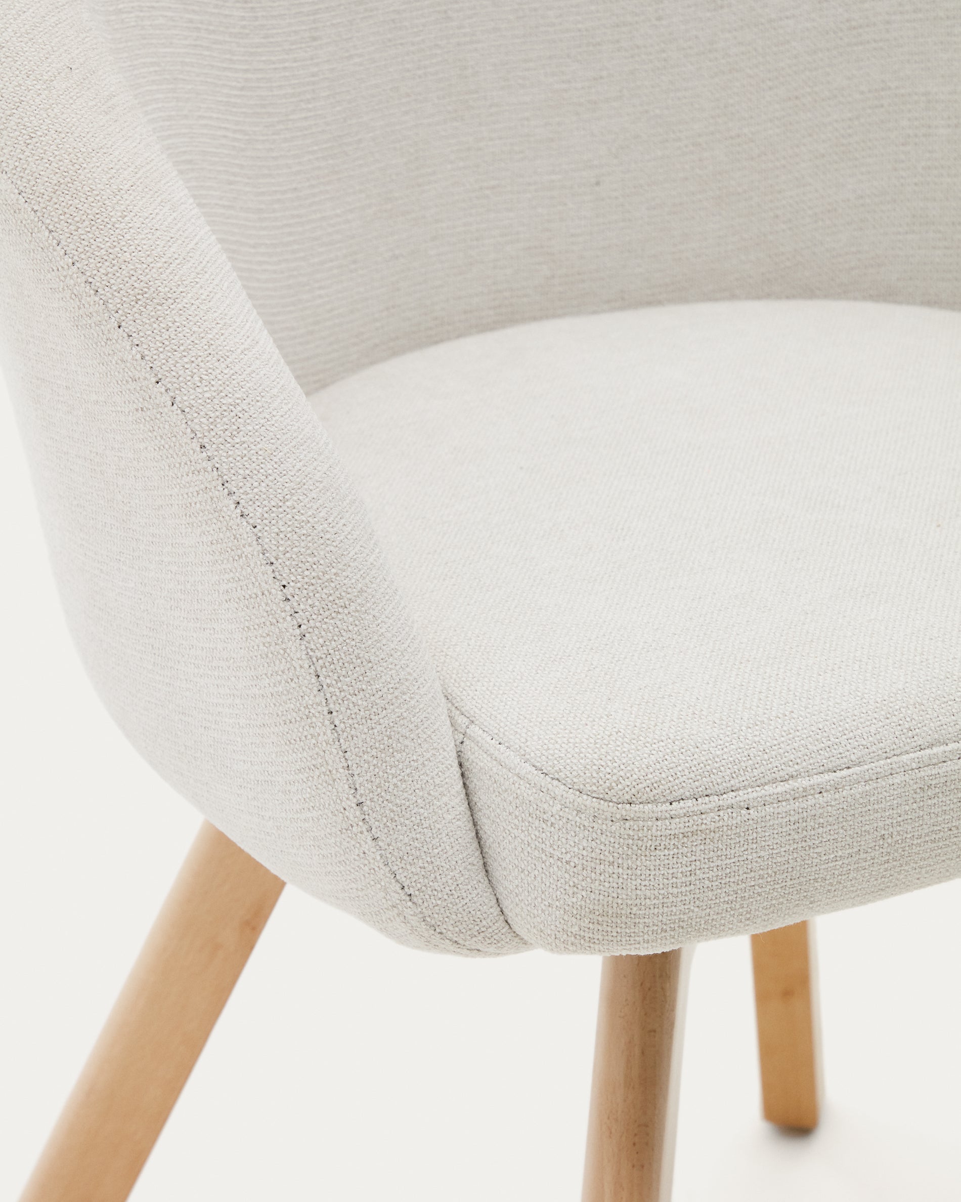 Marvin beige chenille swivel chair with solid beech wood legs in a natural finish FSC 100% - Detail