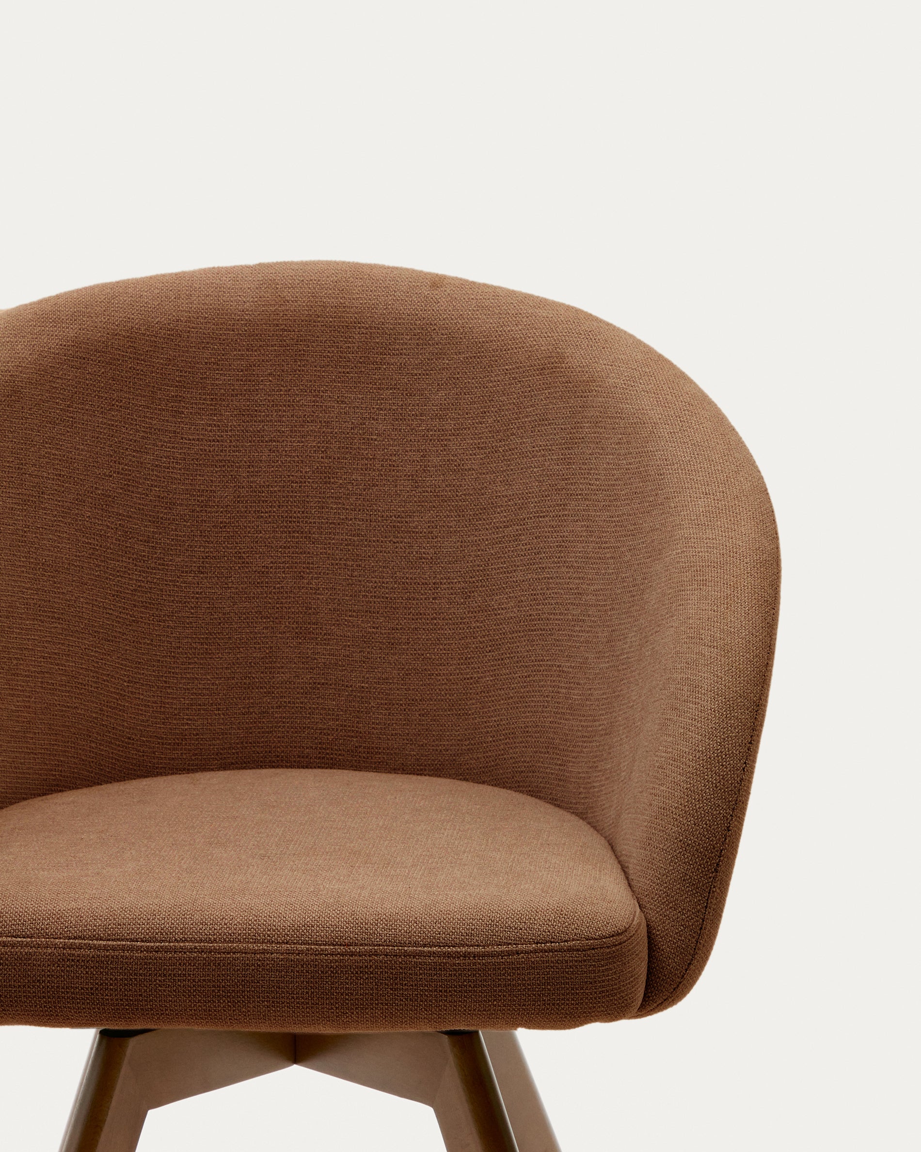 Marvin brown chenille swivel chair with solid beech wood legs with a walnut finish FSC 100% - Detail