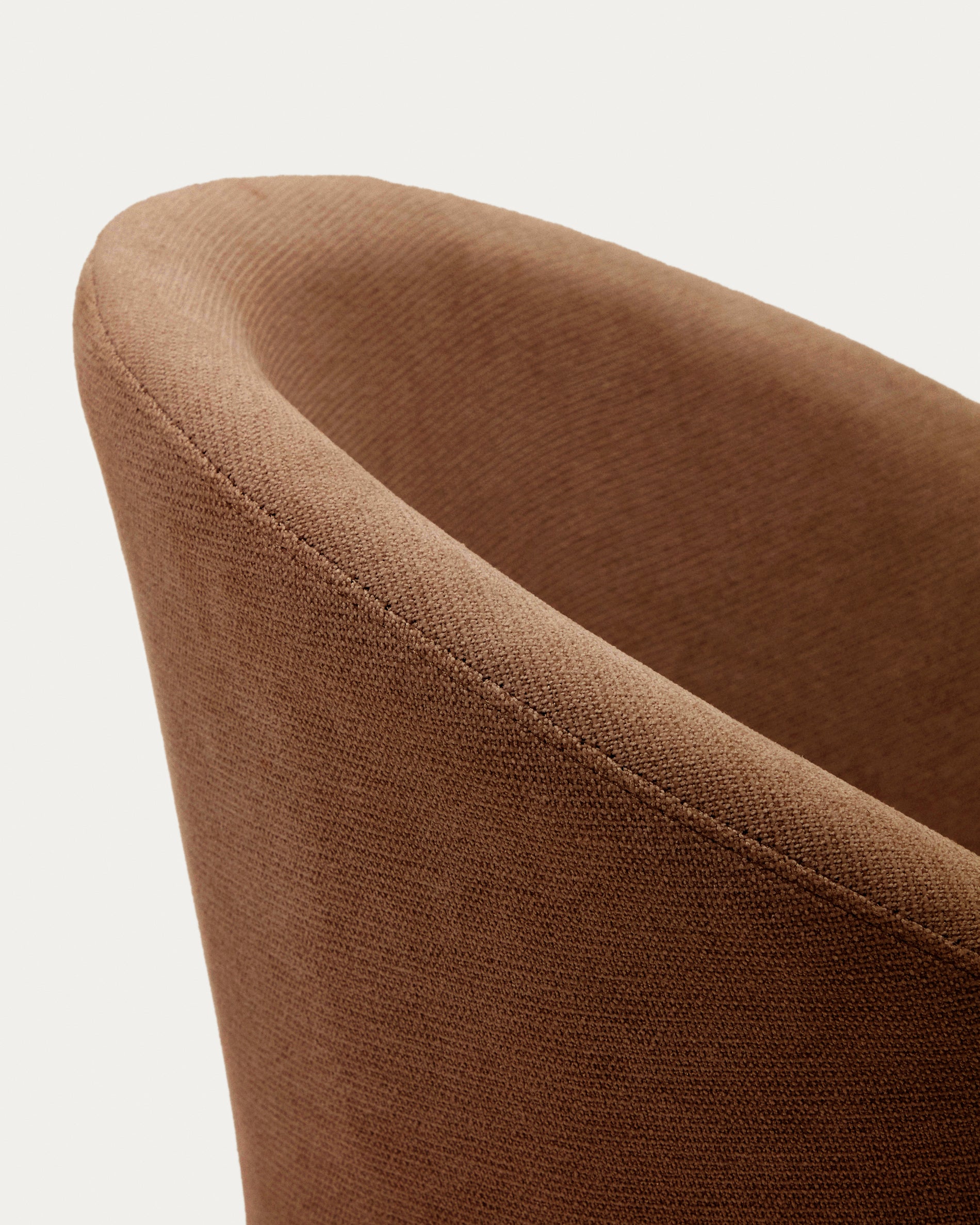 Marvin brown chenille swivel chair with solid beech wood legs with a walnut finish FSC 100% - Detail
