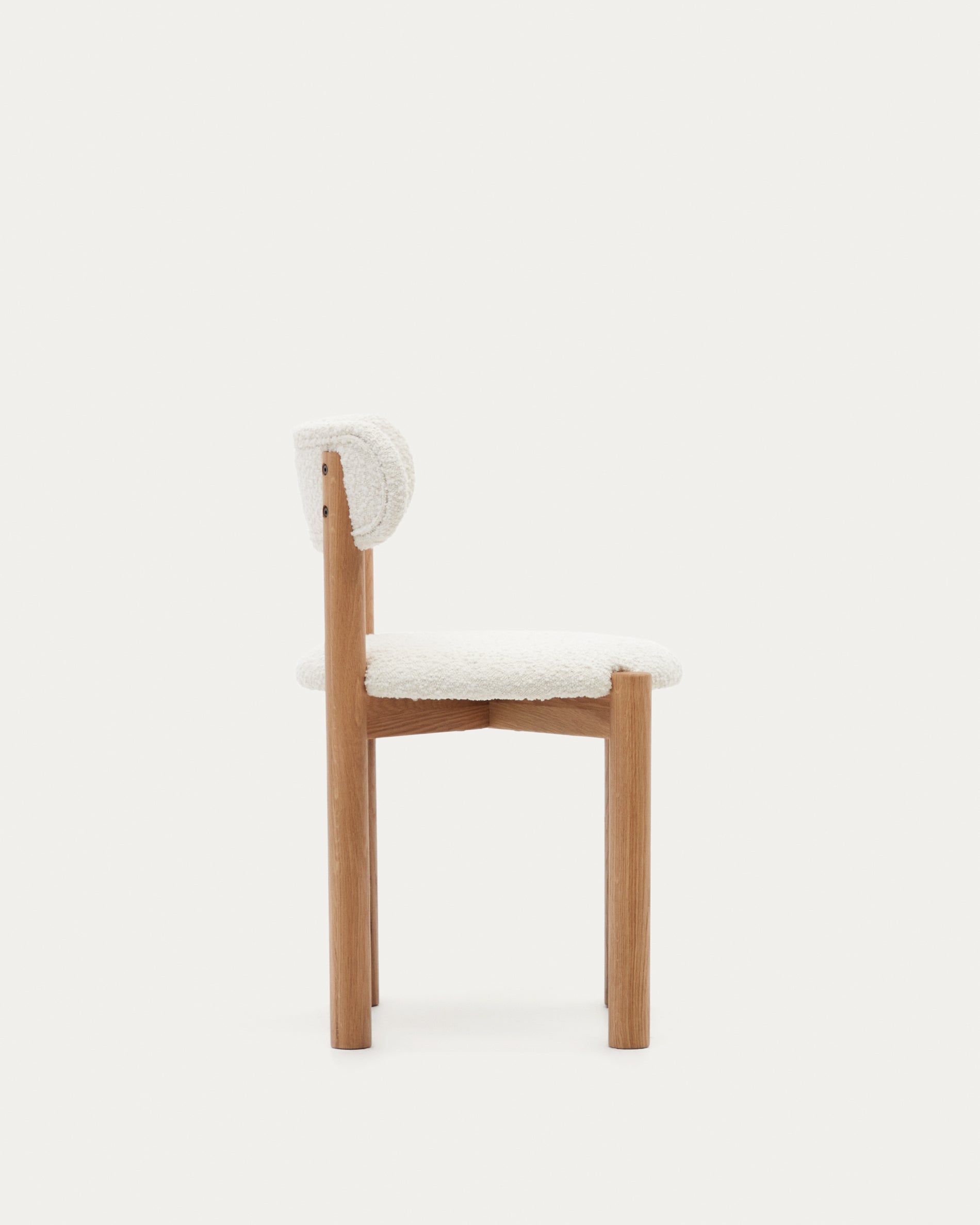 Nebai chair in white bouclé and solid oak wood structure with natural finish - Product View