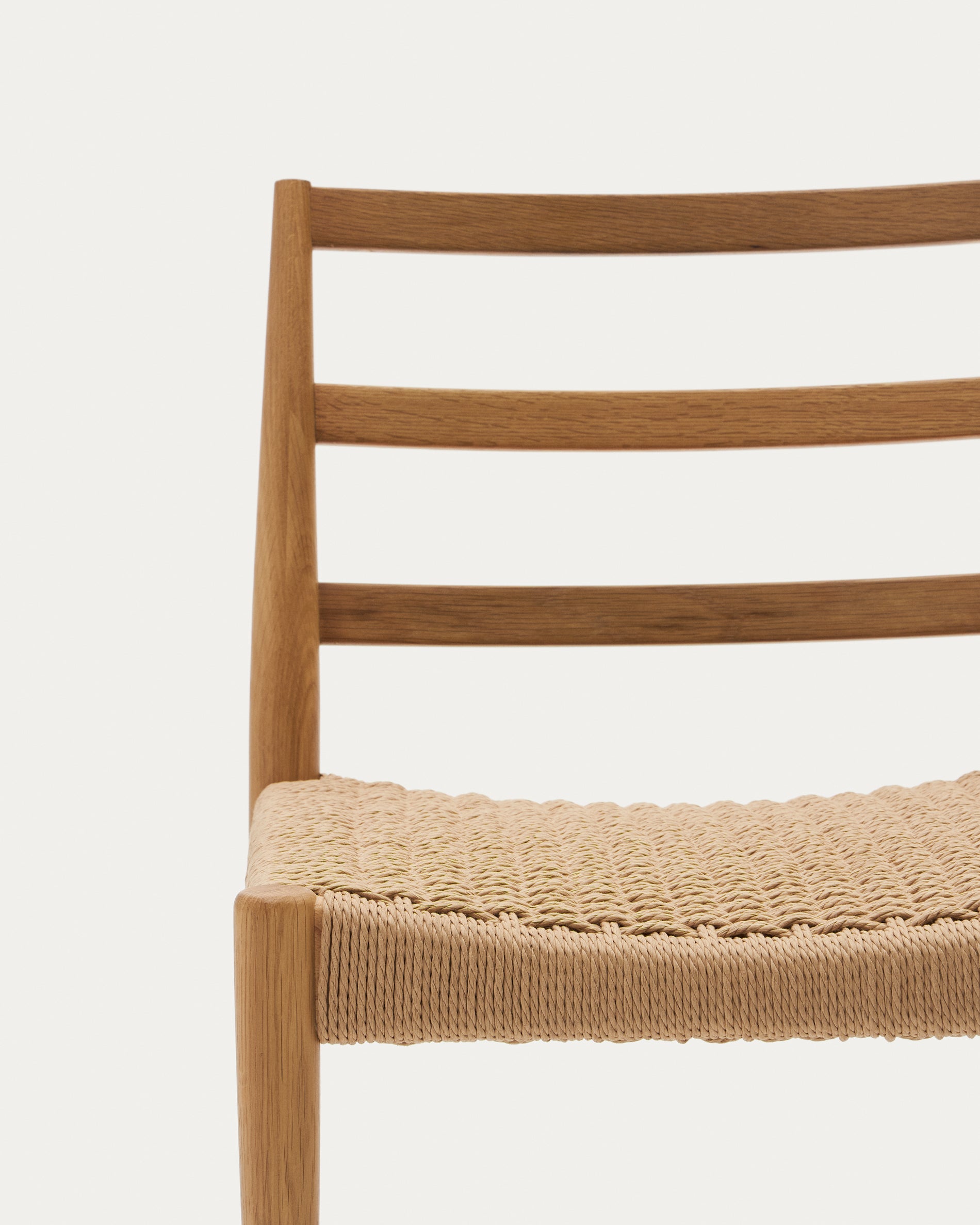 Analy chair in solid oak FSC 100% with natural finish and rope seat - Detail