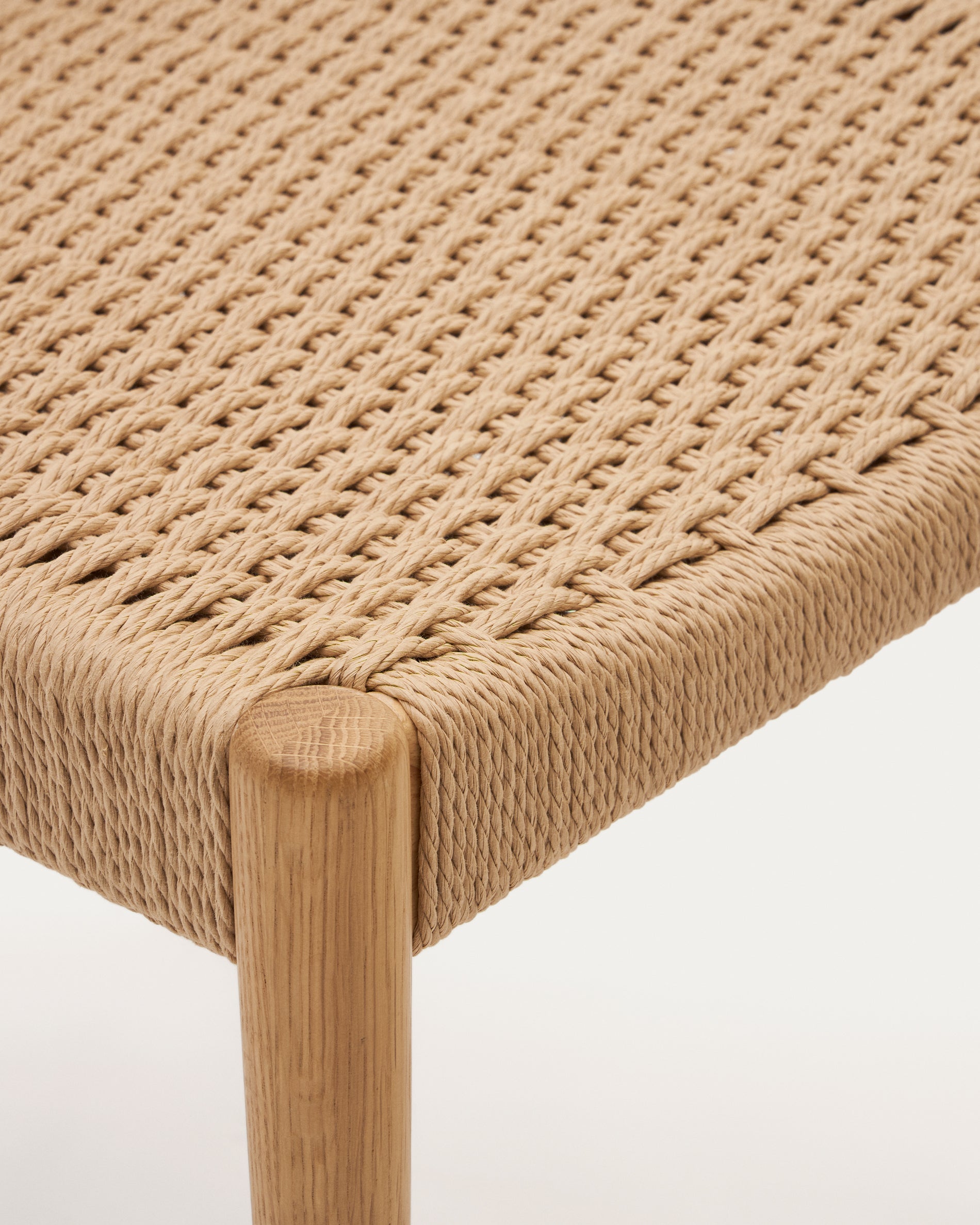 Analy chair in solid oak FSC 100% with natural finish and rope seat - Detail