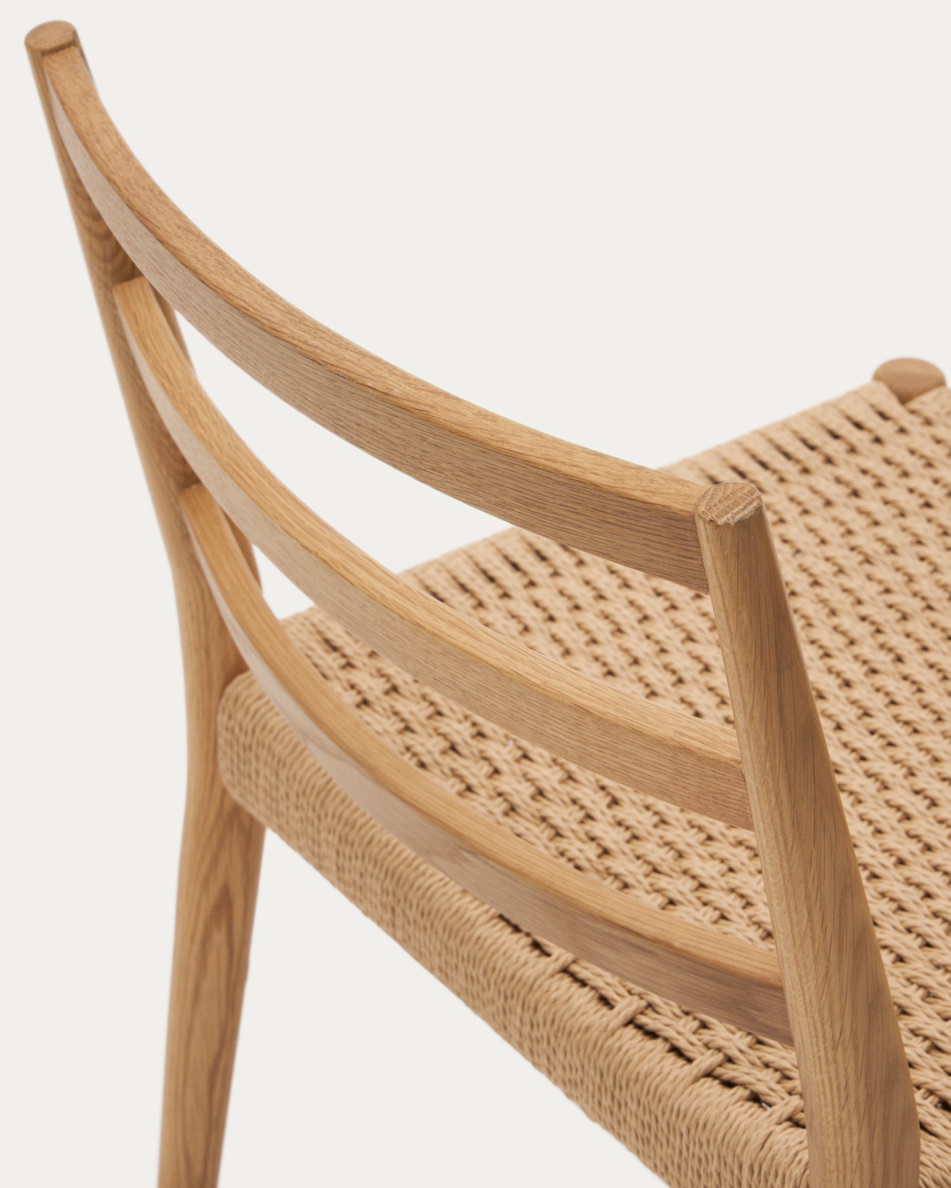 Analy chair in solid oak FSC 100% with natural finish and rope seat - Detail