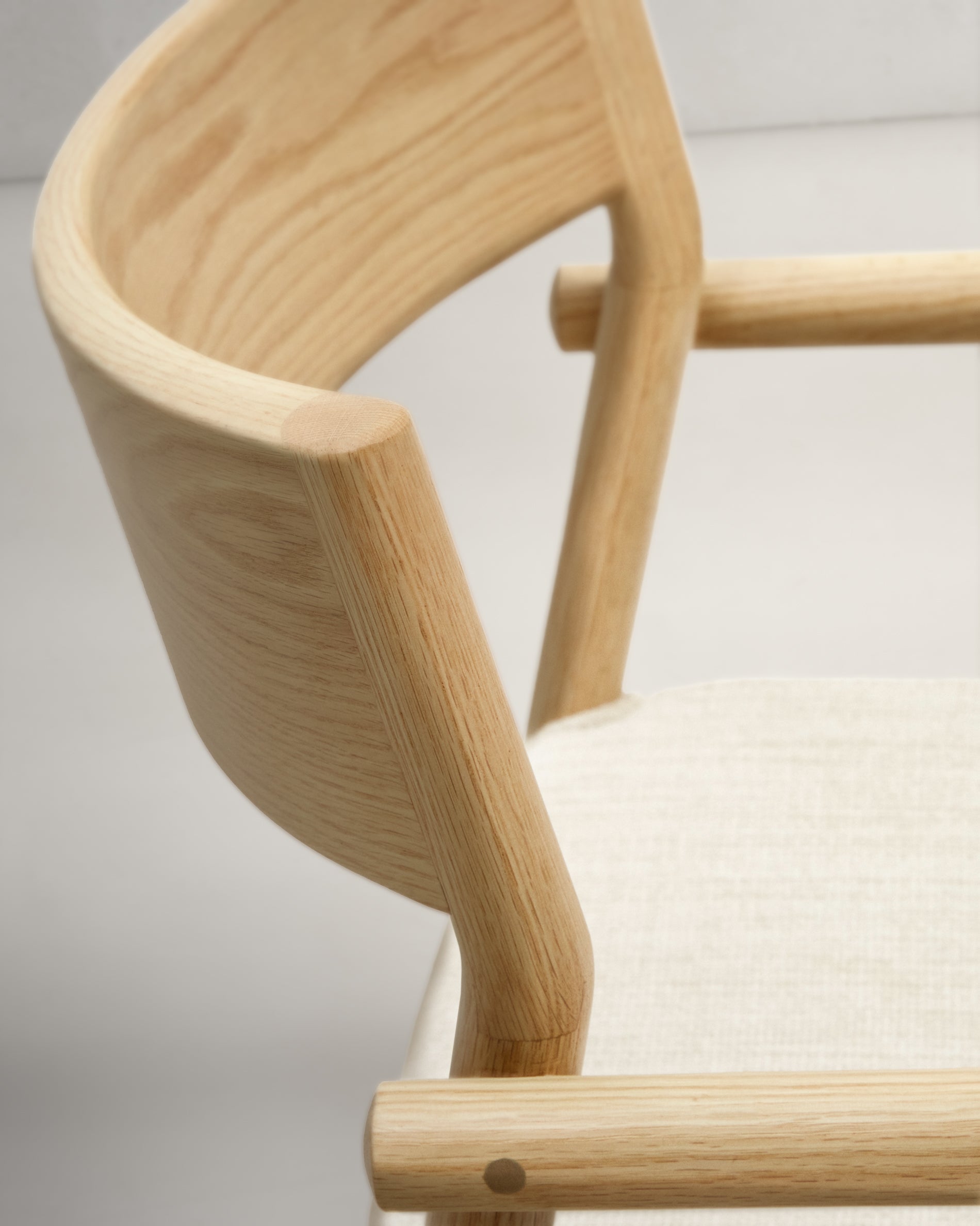 Falconera chair with a removable cover in solid oak wood with natural finish FSC Mix Credit - Detail