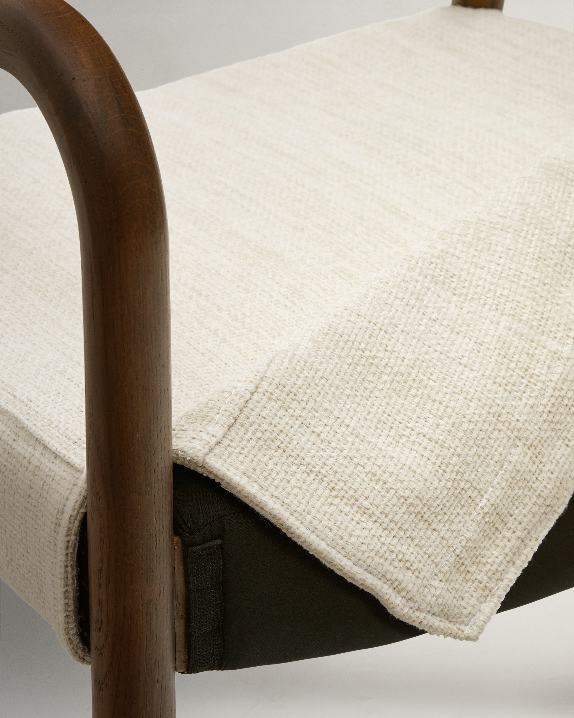 Falconera chair with a removable cover in solid oak wood with walnut finish FSC Mix Credit - Detail