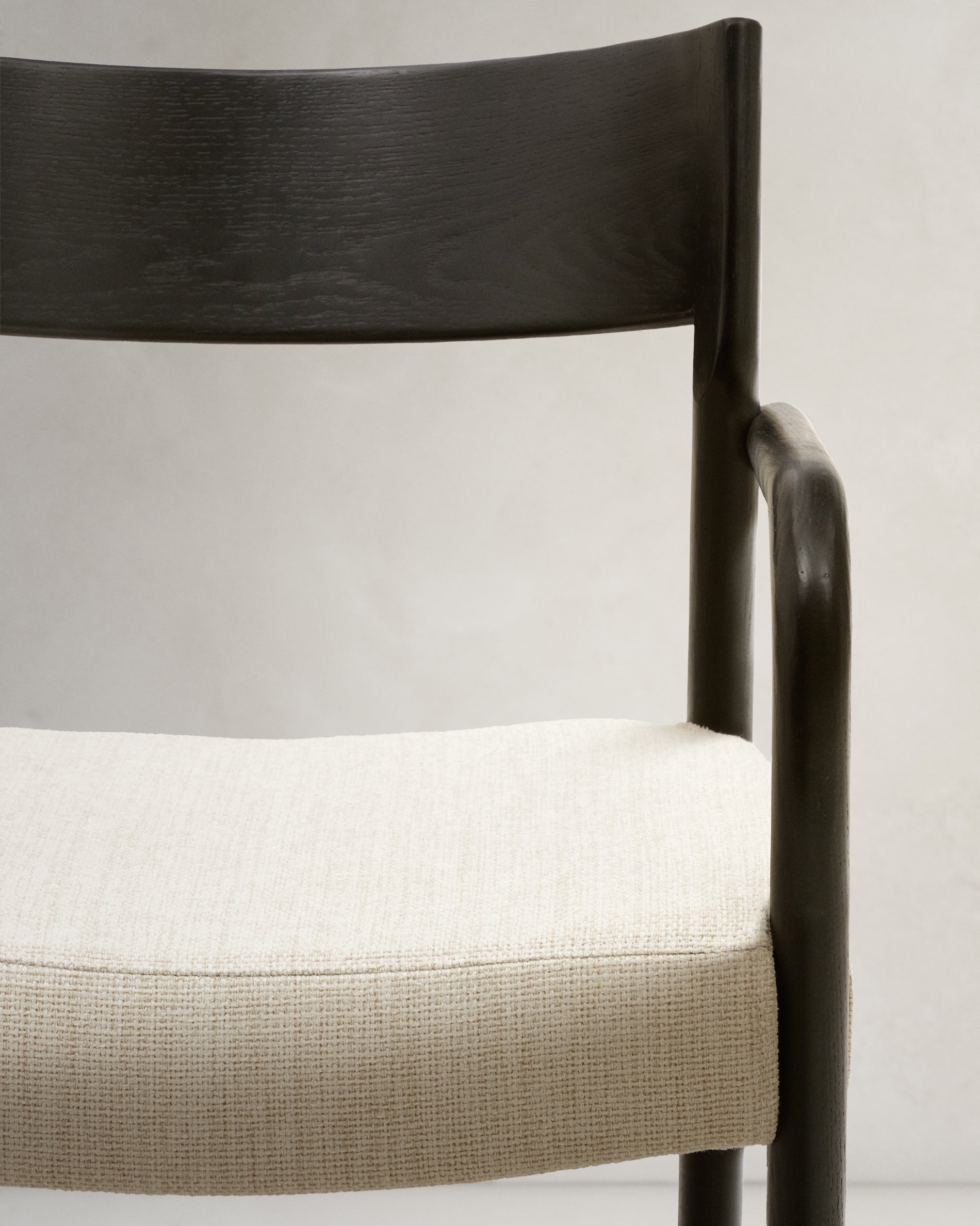 Falconera chair with a removable cover in solid oak wood with black finish FSC Mix Credit - Detail