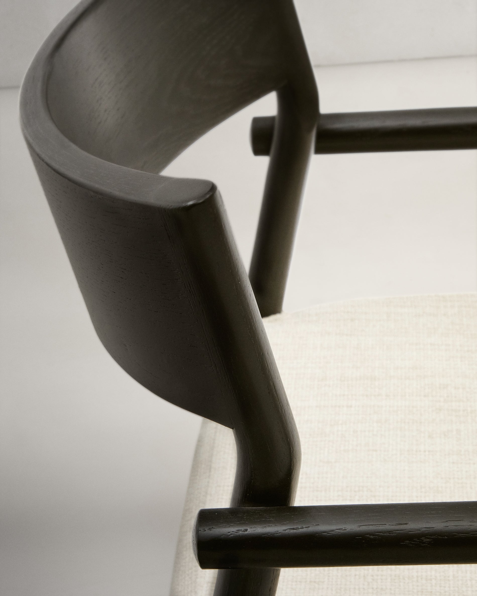 Falconera chair with a removable cover in solid oak wood with black finish FSC Mix Credit - Detail