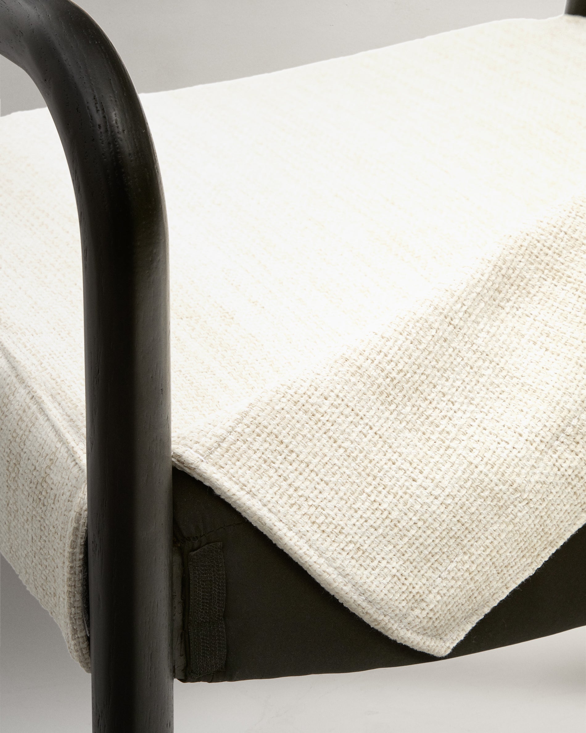 Falconera chair with a removable cover in solid oak wood with black finish FSC Mix Credit - Detail
