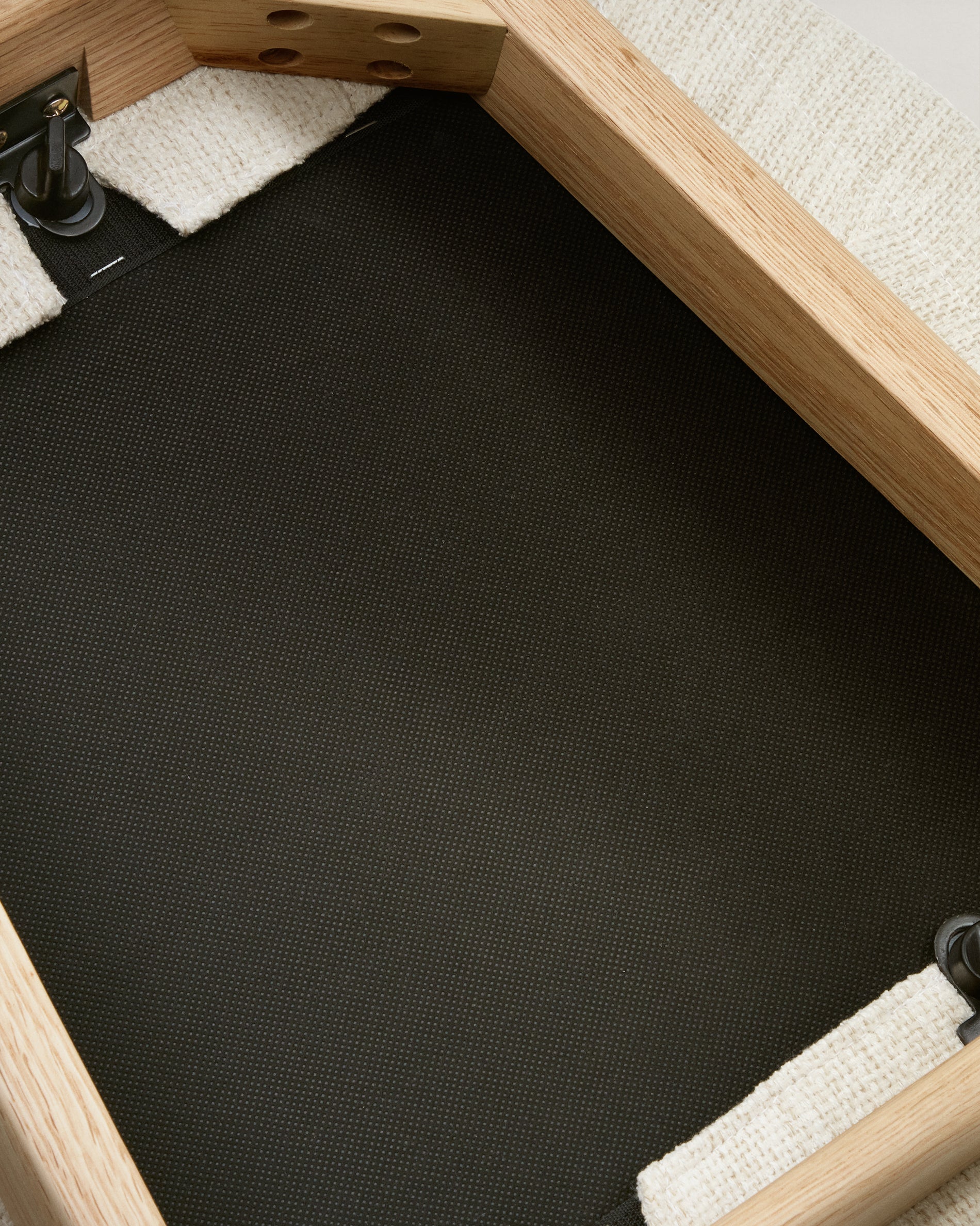 Cover for the Alocs chair in beige chenille - Detail