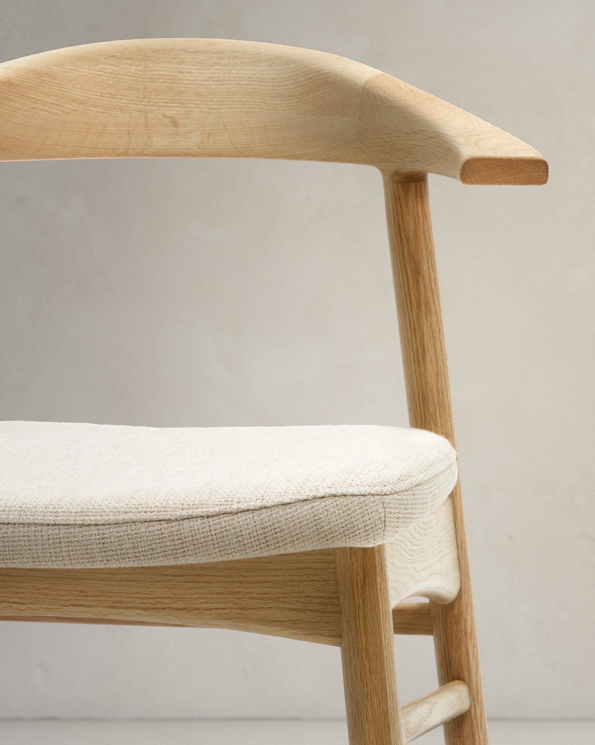 Timons chair removable cover in beige chenille solid oak wood natural finish FSC Mix Credit - Detail
