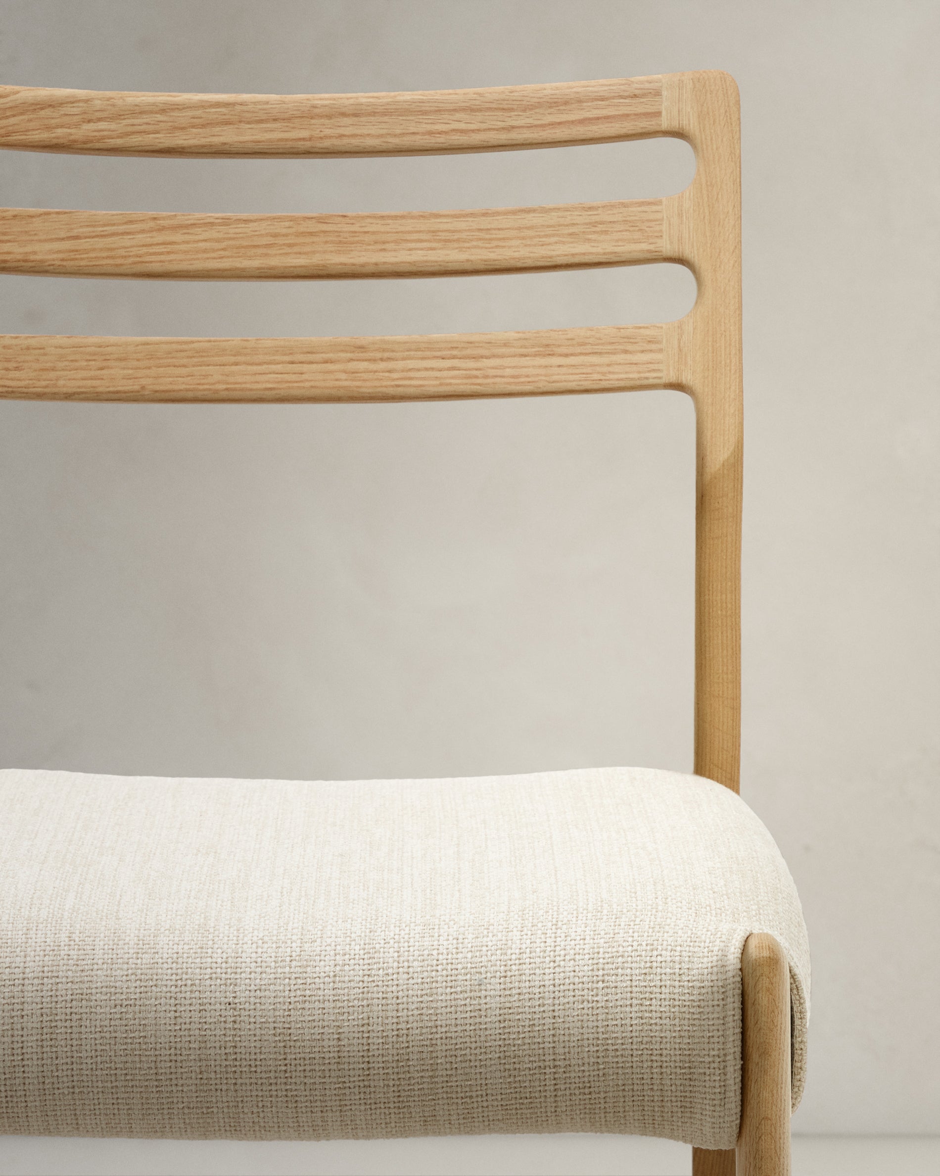 Cudia chair removable cover in beige chenille solid oak wood natural finish FSC Mix Credit - Detail