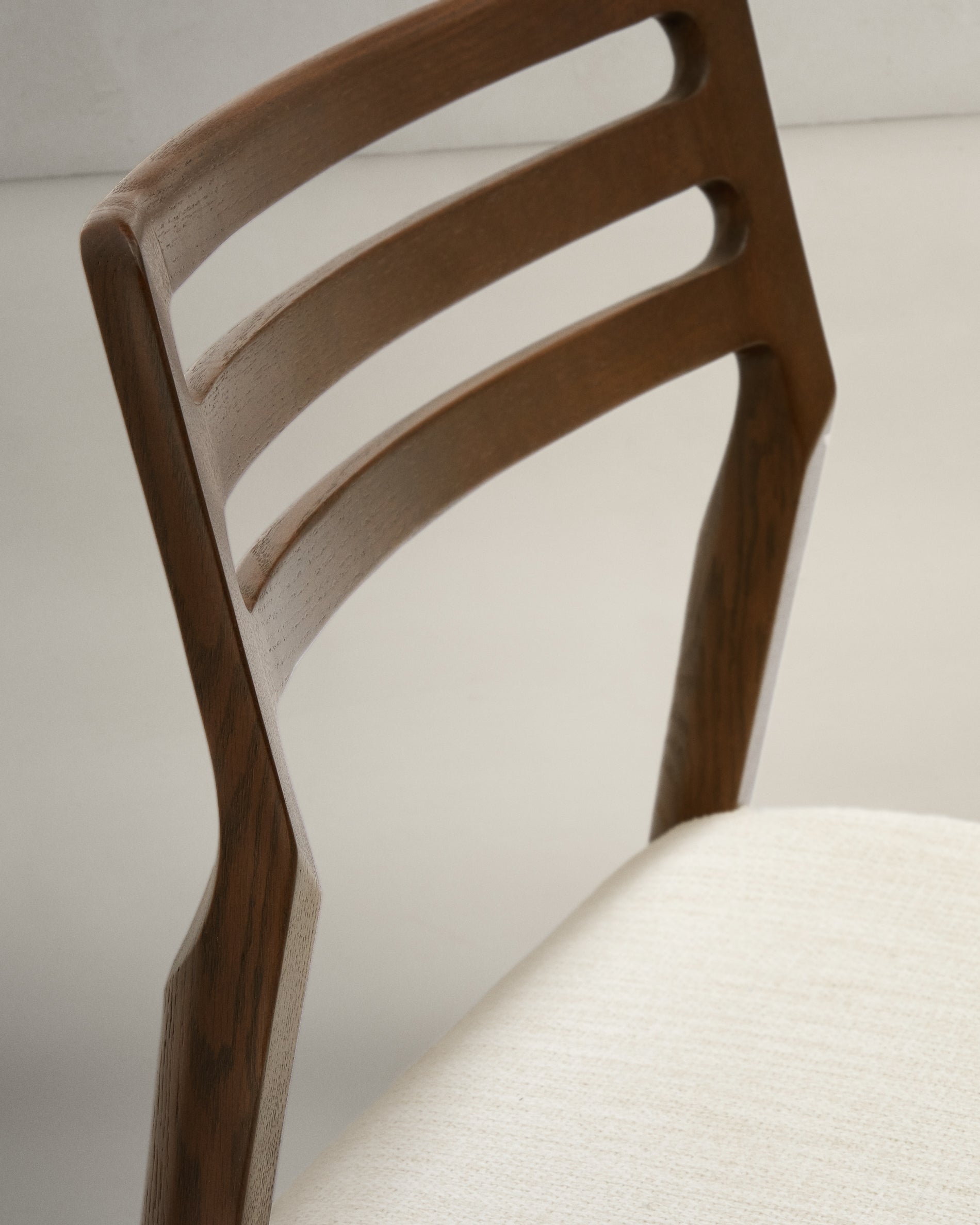 Cudia chair removable cover in beige chenille solid oak wood walnut finish FSC Mix Credit - Detail