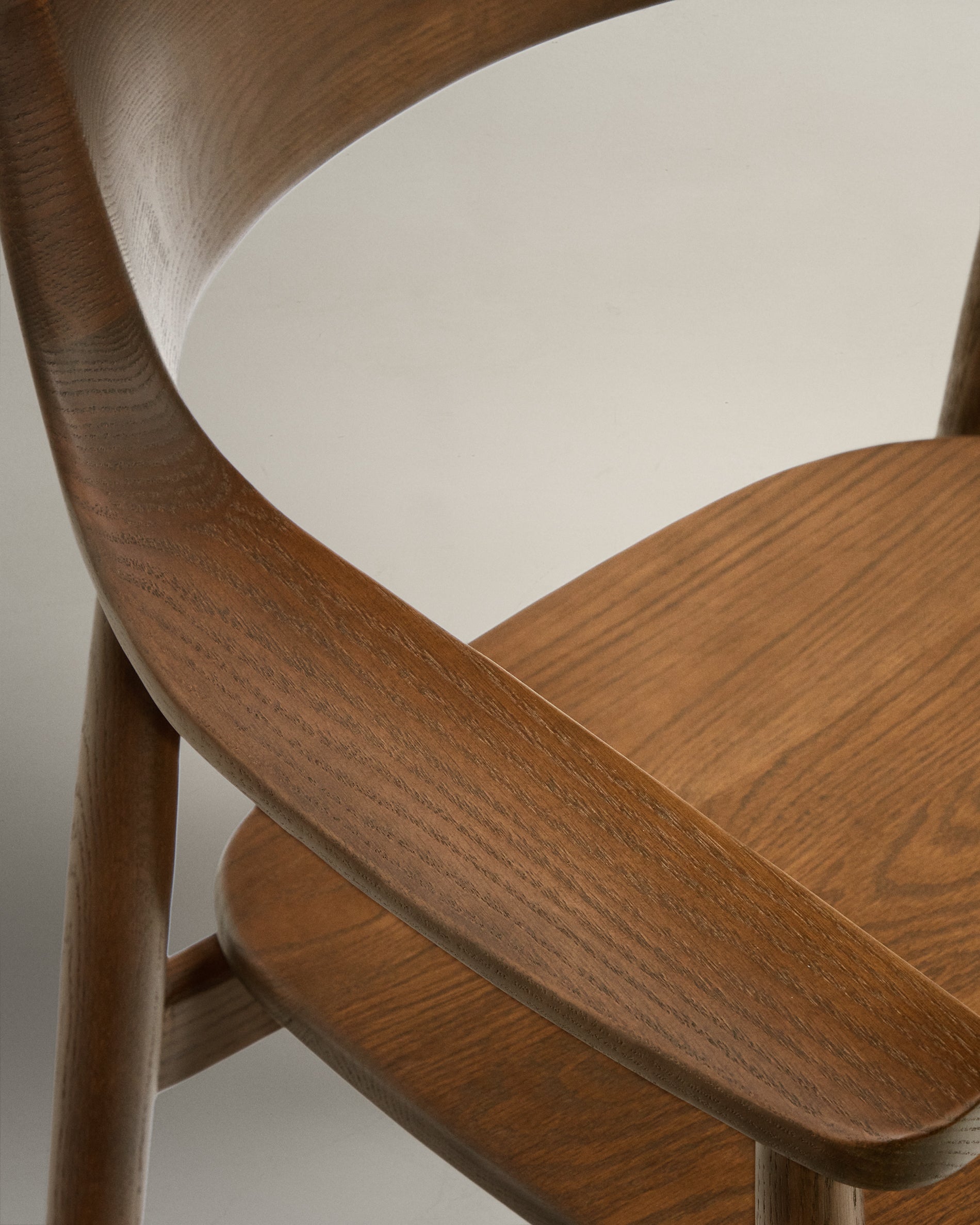 Fondes chair in solid oak wood with walnut finish FSC Mix Credit - Detail