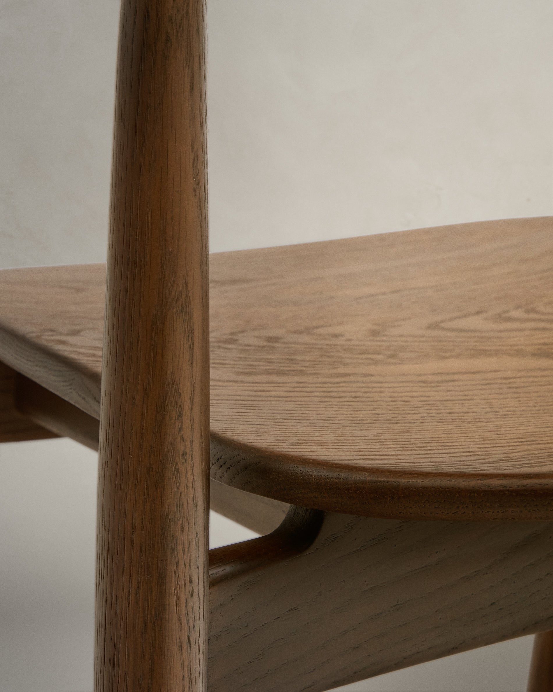 Fondes chair in solid oak wood with walnut finish FSC Mix Credit - Detail