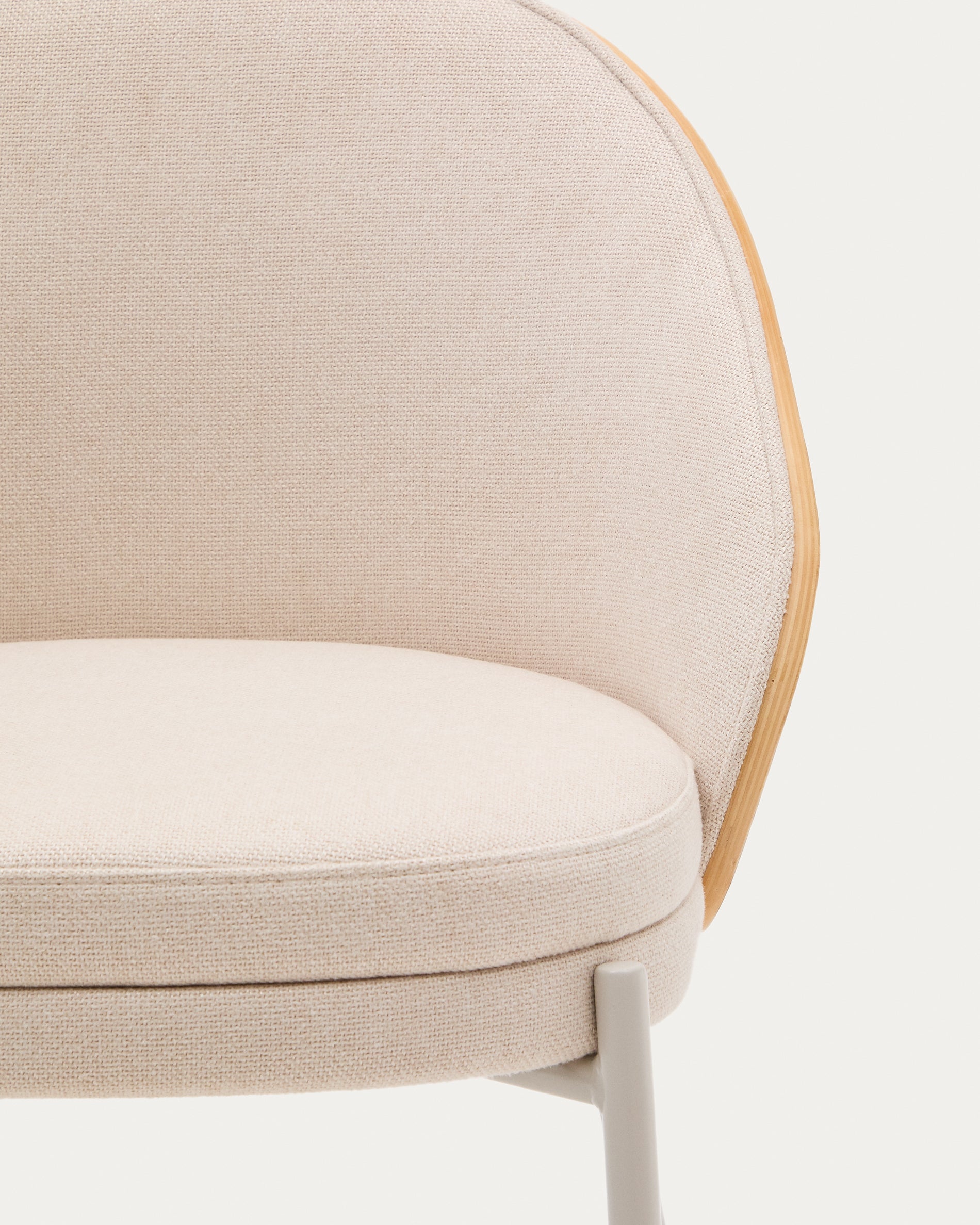 Eamy chair in beige chenille, in a natural finish ash veneer and beige metal - Detail
