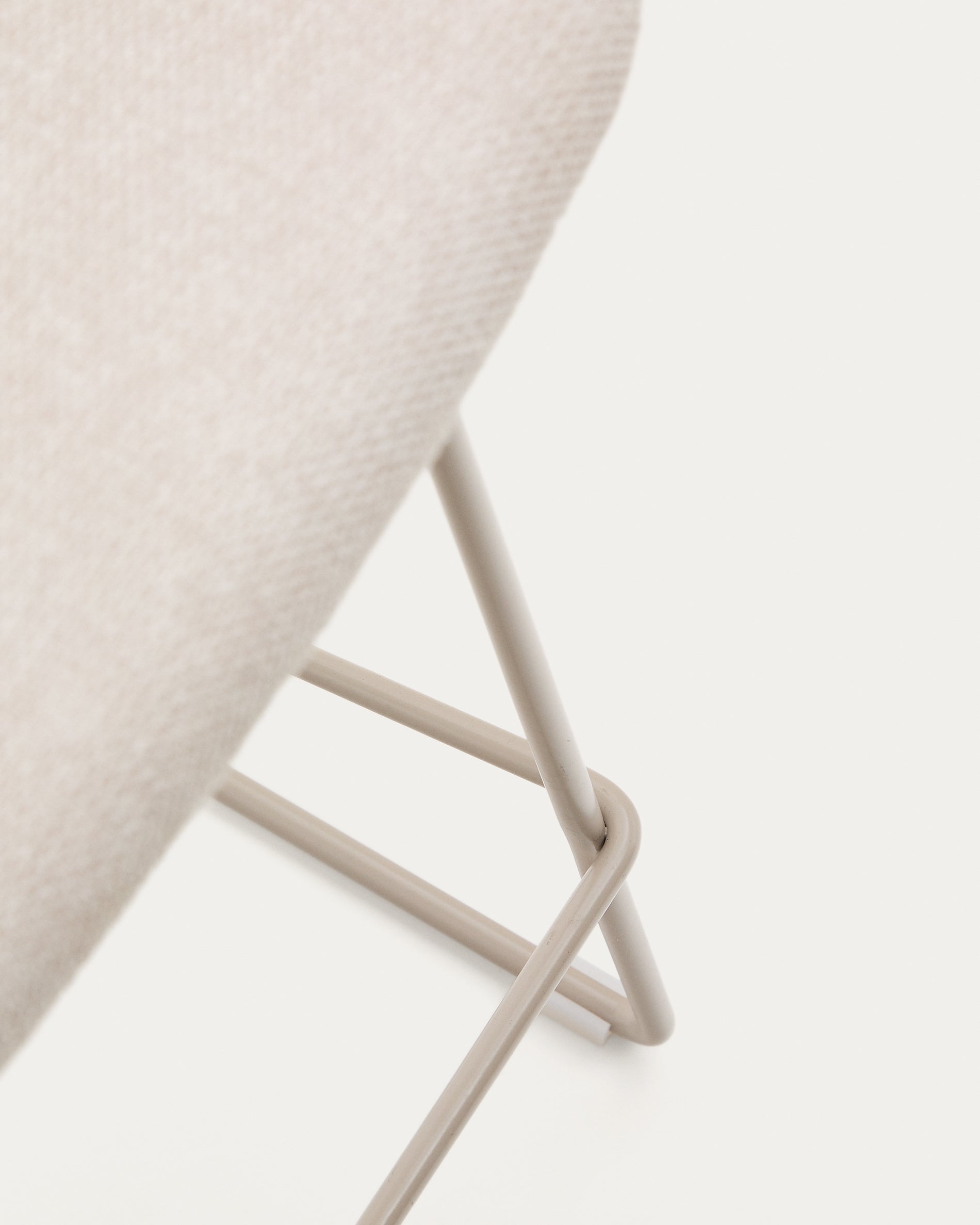 Zahara chair in beige with steel legs in a beige finish - Detail