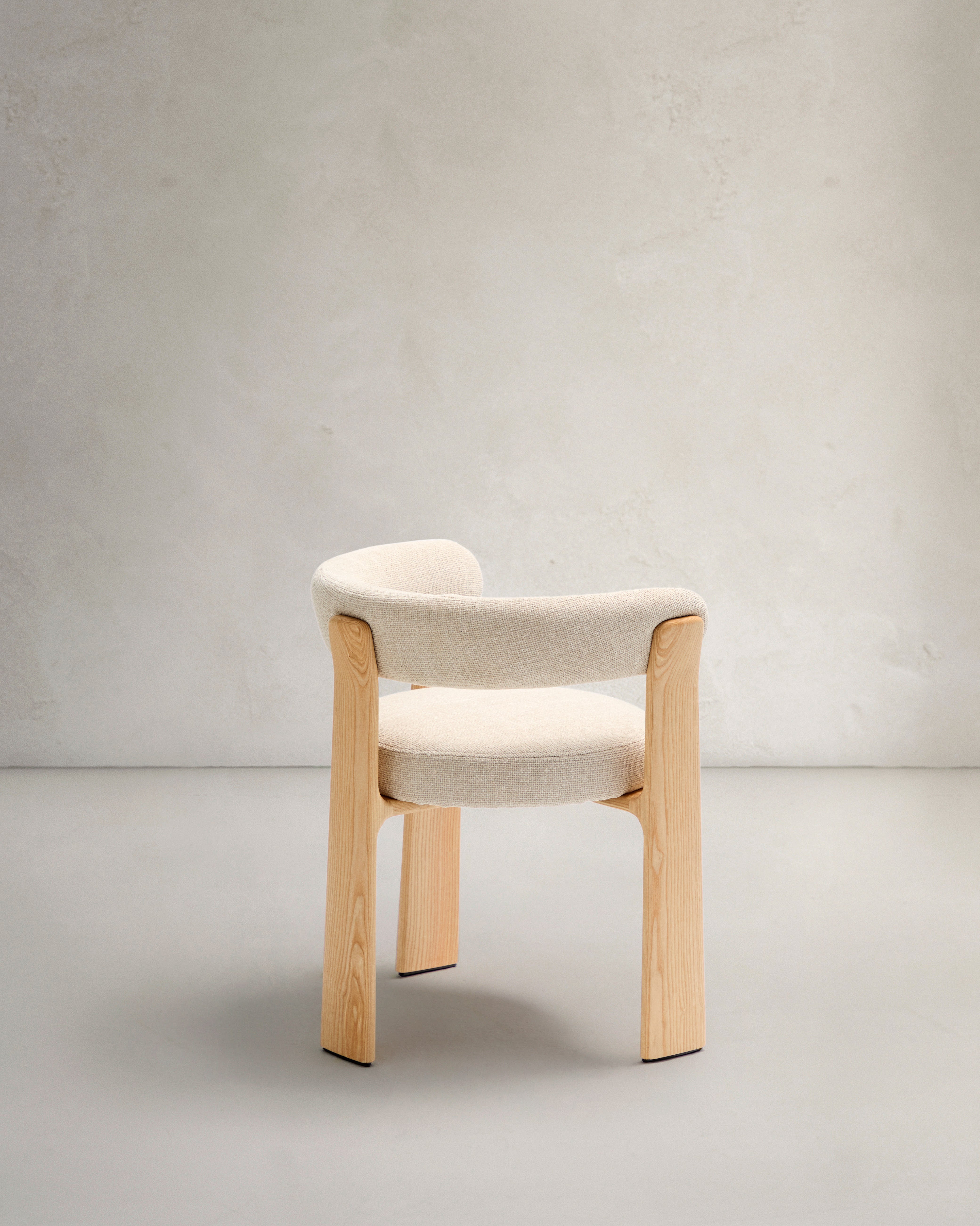 Granite three-legged chair in beige chenille and solid ash wood with a natural finish, FSC 100%