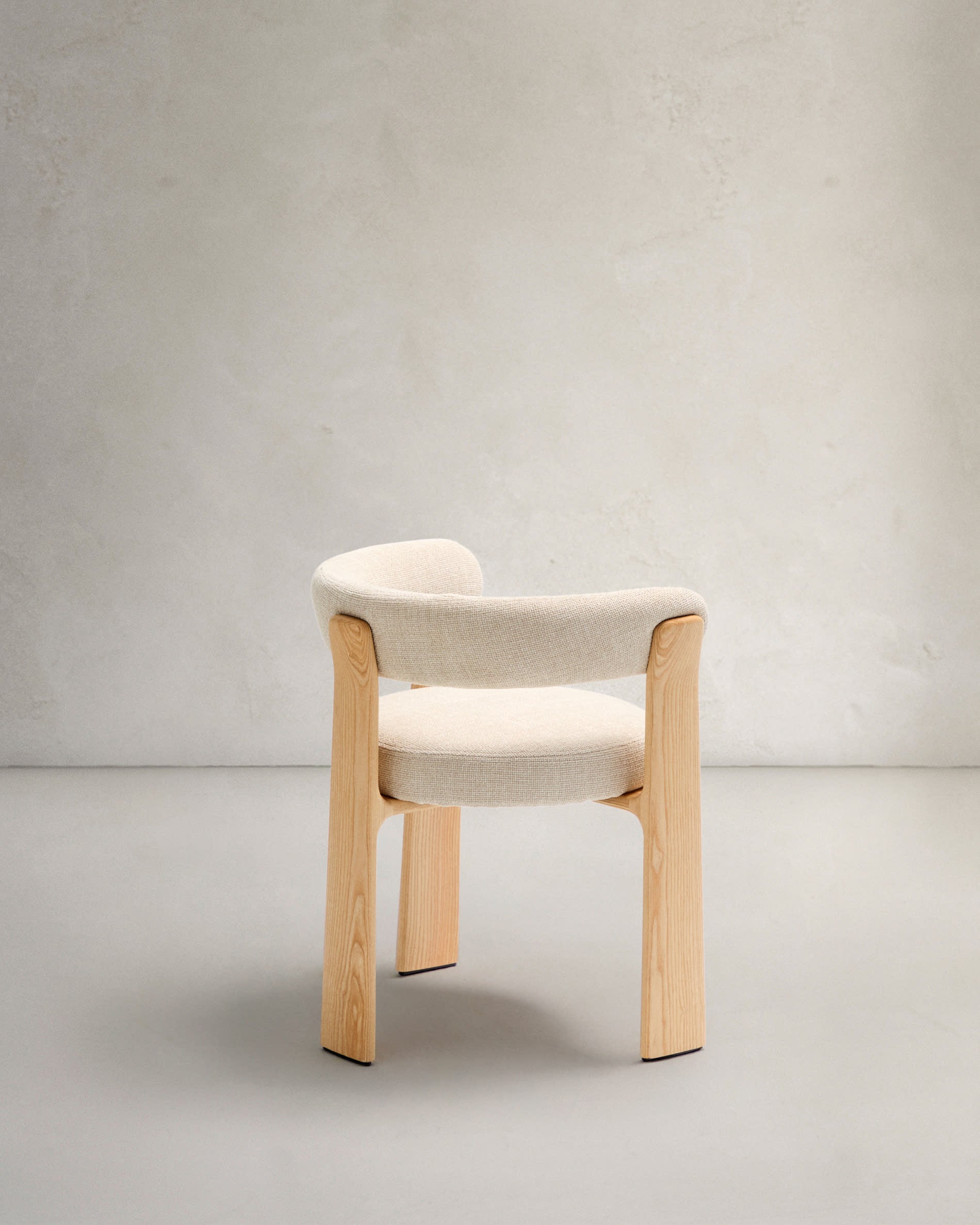 Granite three-legged chair in beige chenille and solid ash wood with a natural finish, FSC 100%