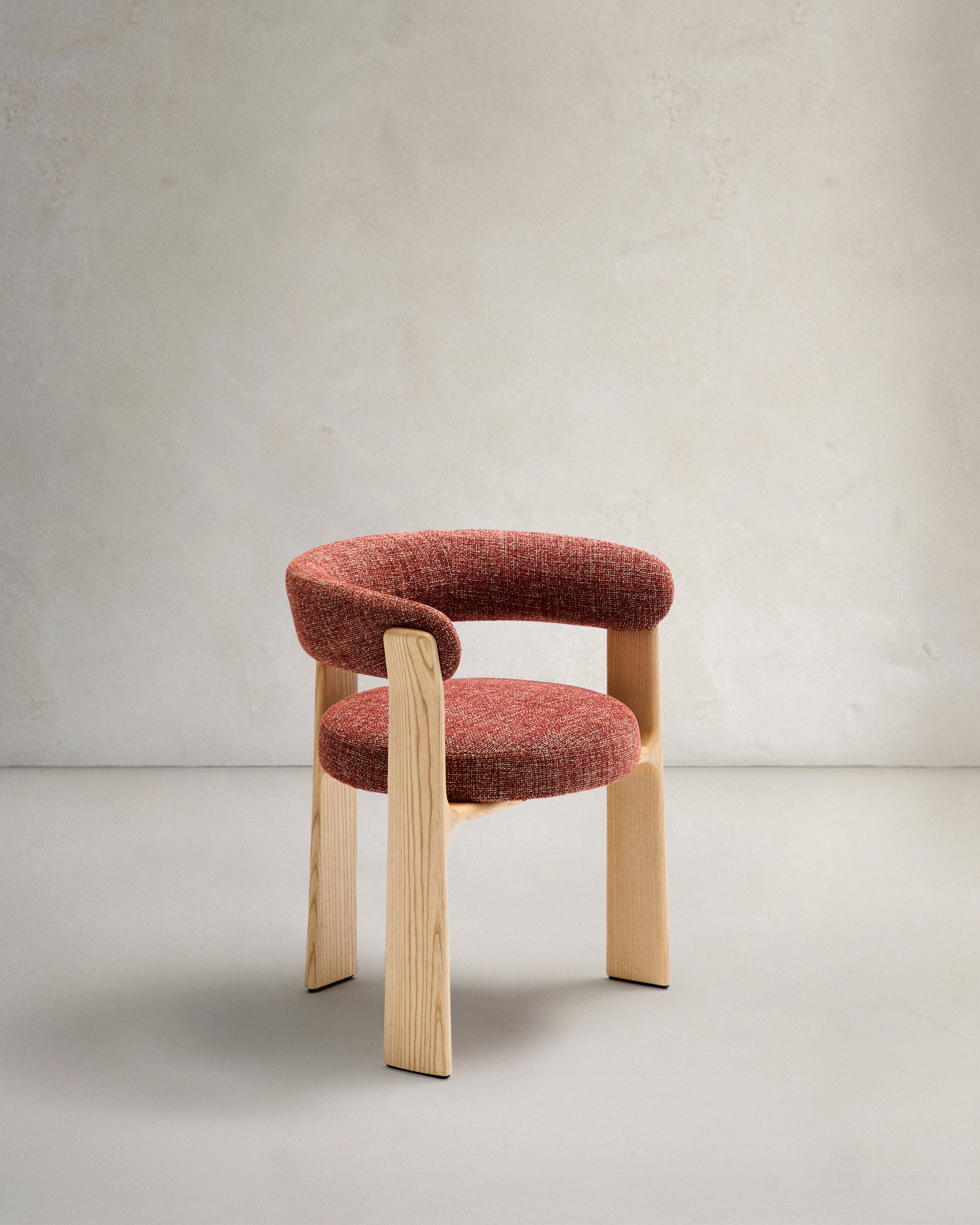 Granite three-legged chair with terracotta chenille and solid ash wood with a natural finish, FSC 100%