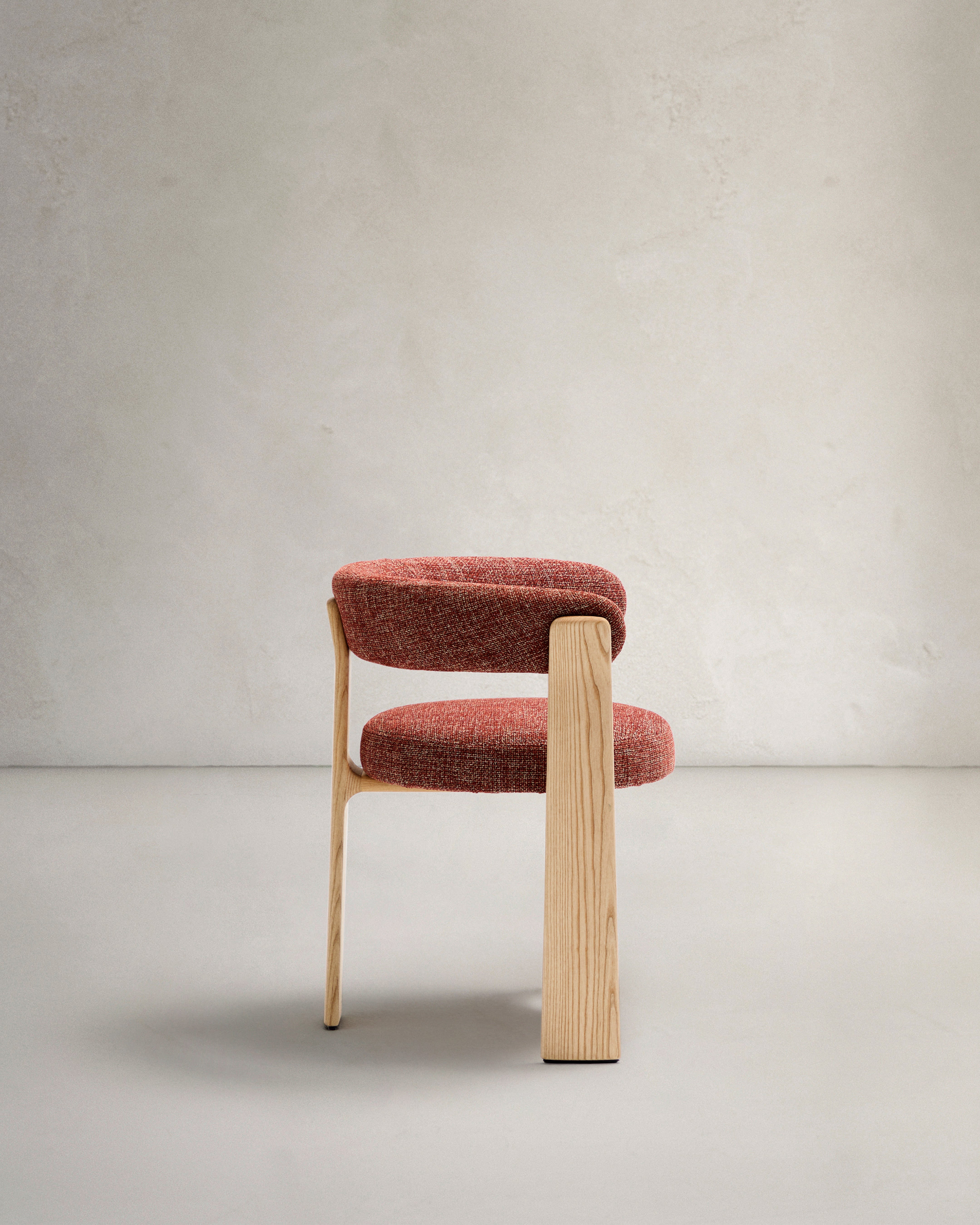 Granite three-legged chair with terracotta chenille and solid ash wood with a natural finish, FSC 100%