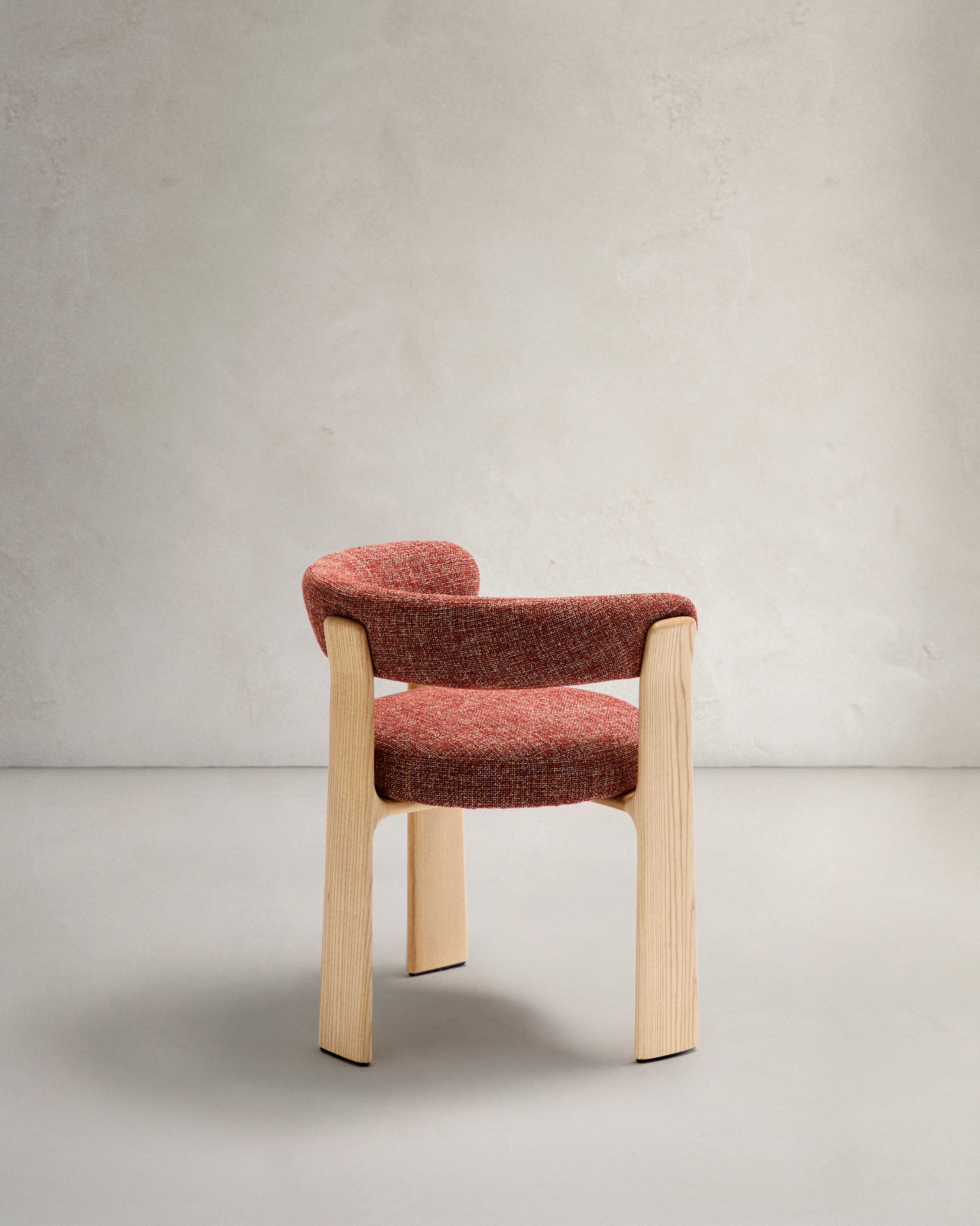 Granite three-legged chair with terracotta chenille and solid ash wood with a natural finish, FSC 100%