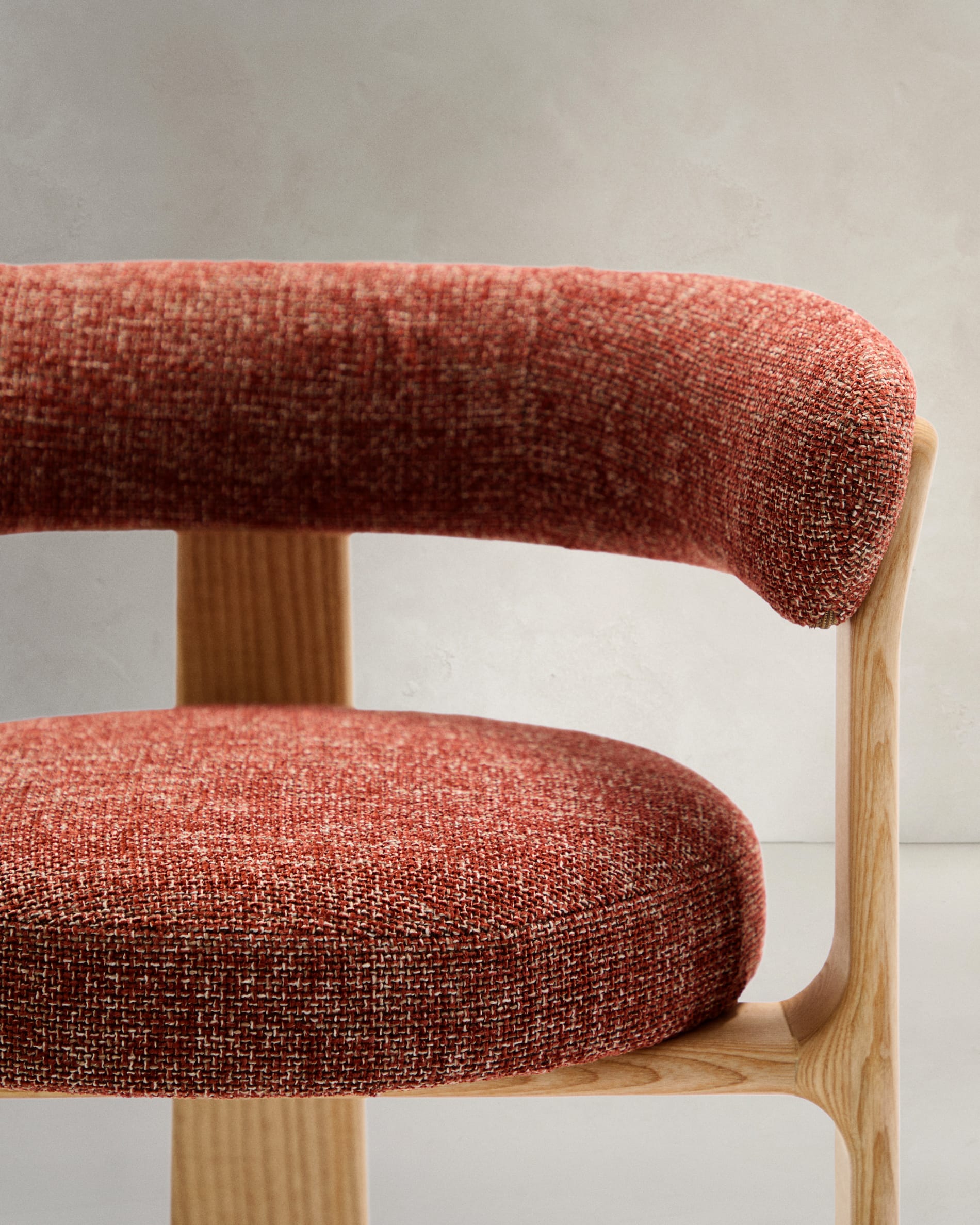 Granite three-legged chair with terracotta chenille and solid ash wood with a natural finish, FSC 100%