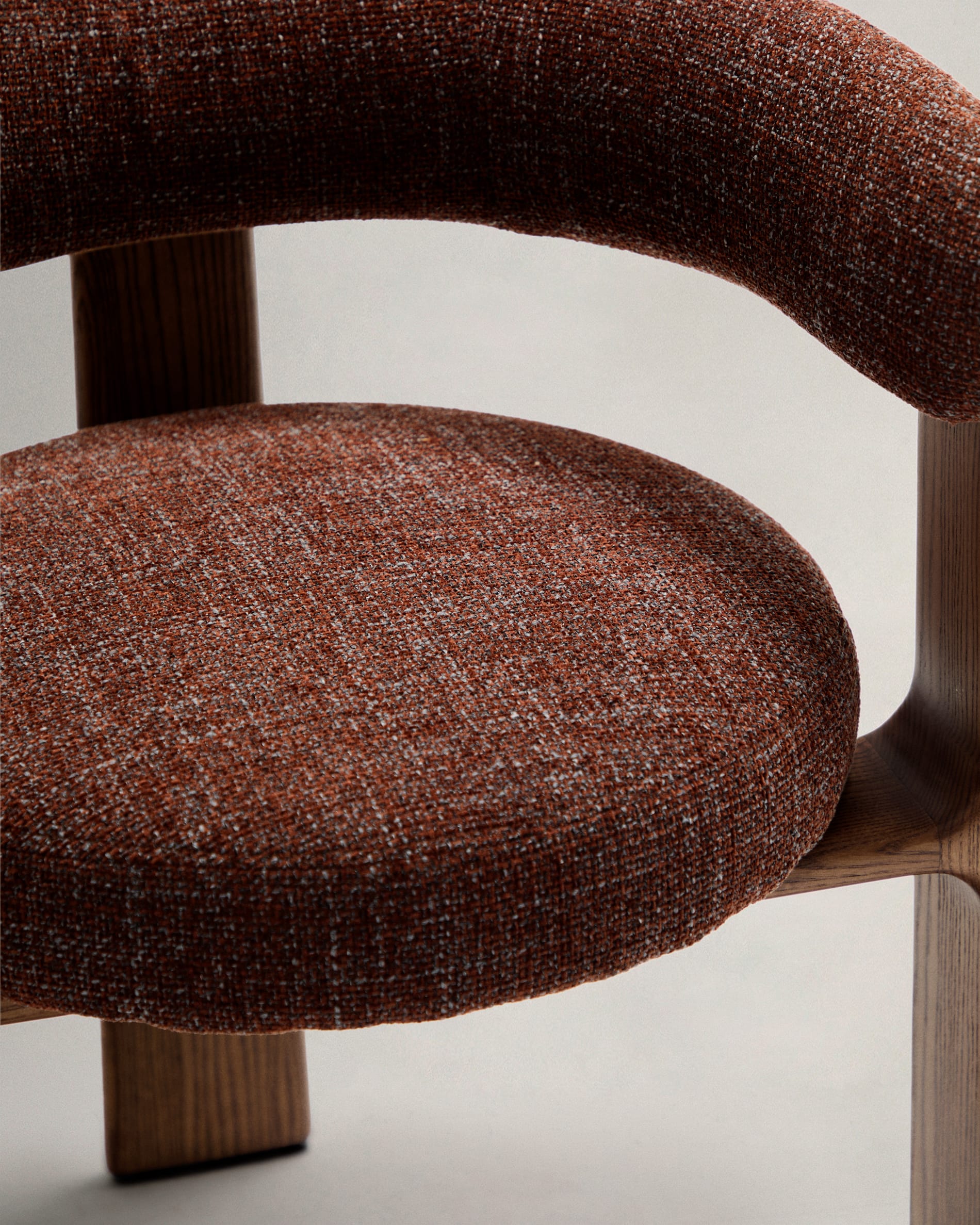 Granite three-legged chair in brown chenille and solid ash wood with walnut finish, FSC 100%