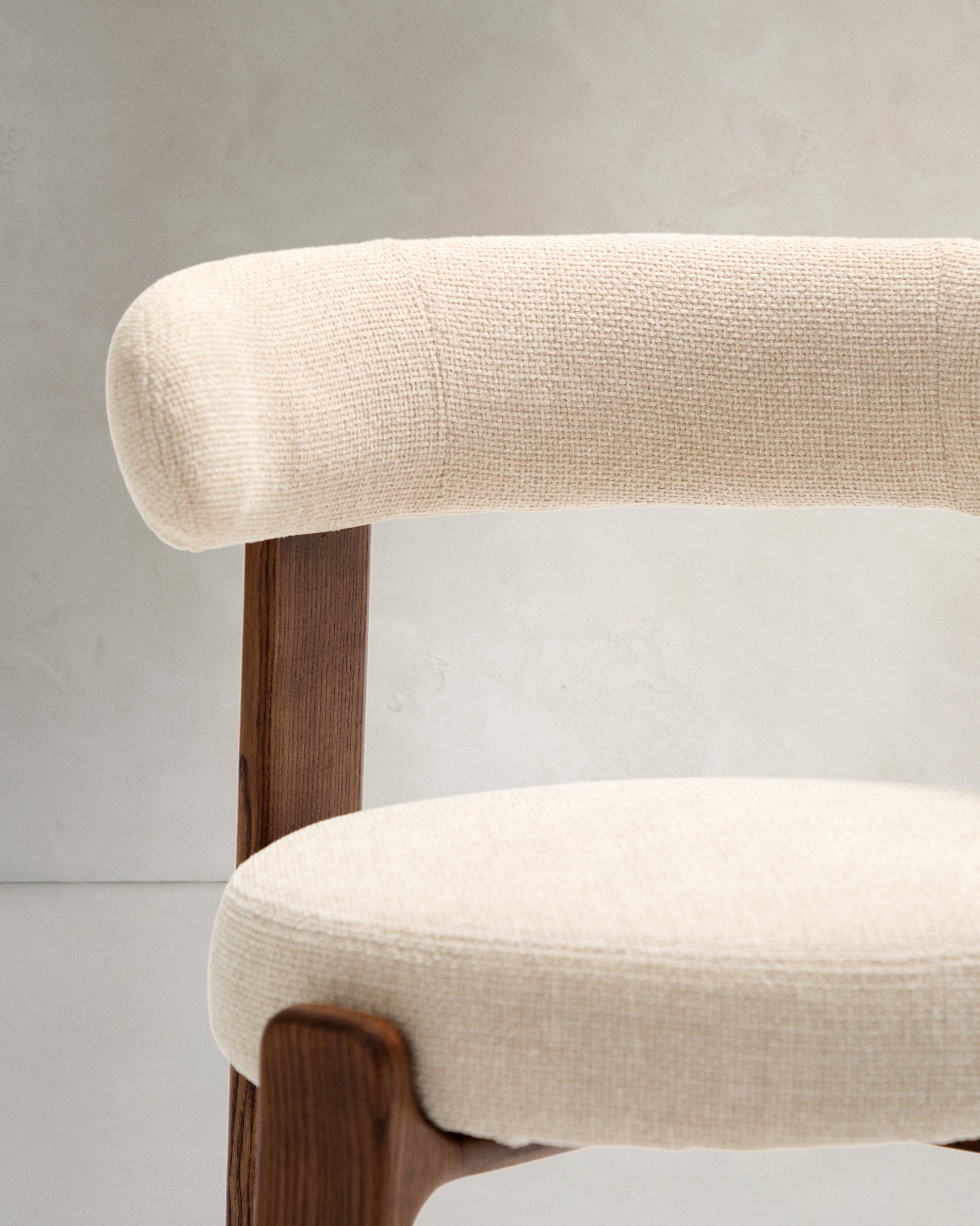 Granite fire-retardant chair in beige chenille and solid ash wood with walnut-coloured finish FSC 100% - Detail