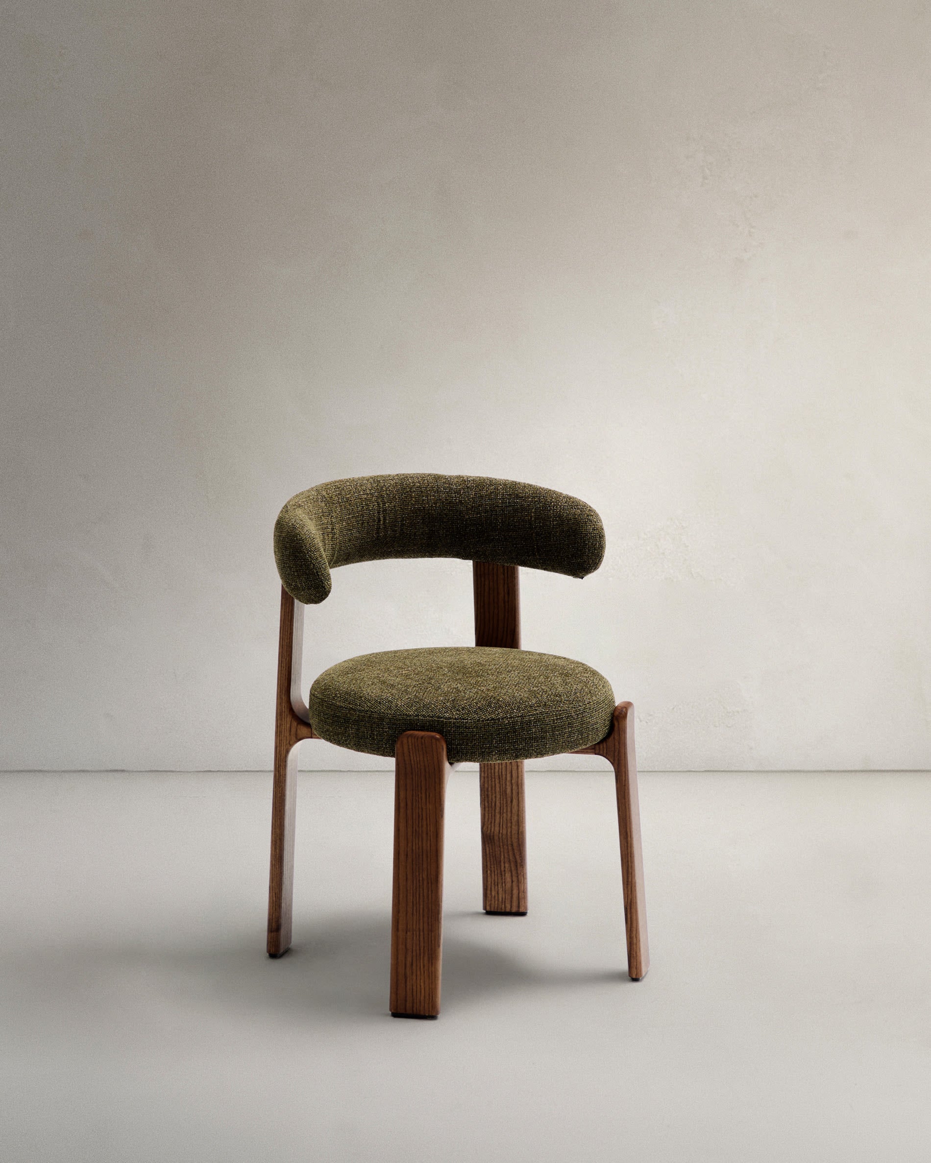 Granite chair with green upholstery and solid ash wood with walnut finish, FSC 100%