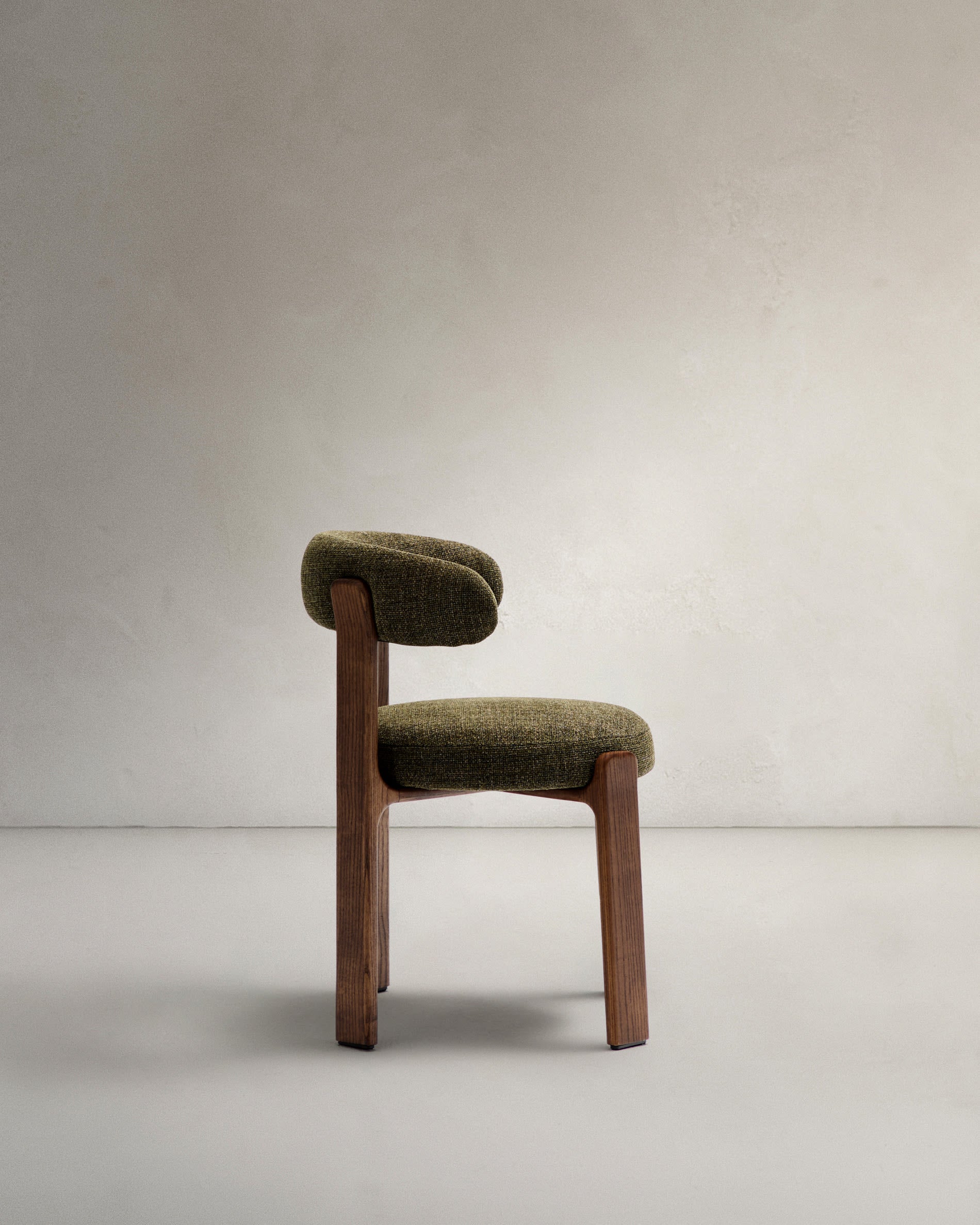 Granite chair with green upholstery and solid ash wood with walnut finish, FSC 100%